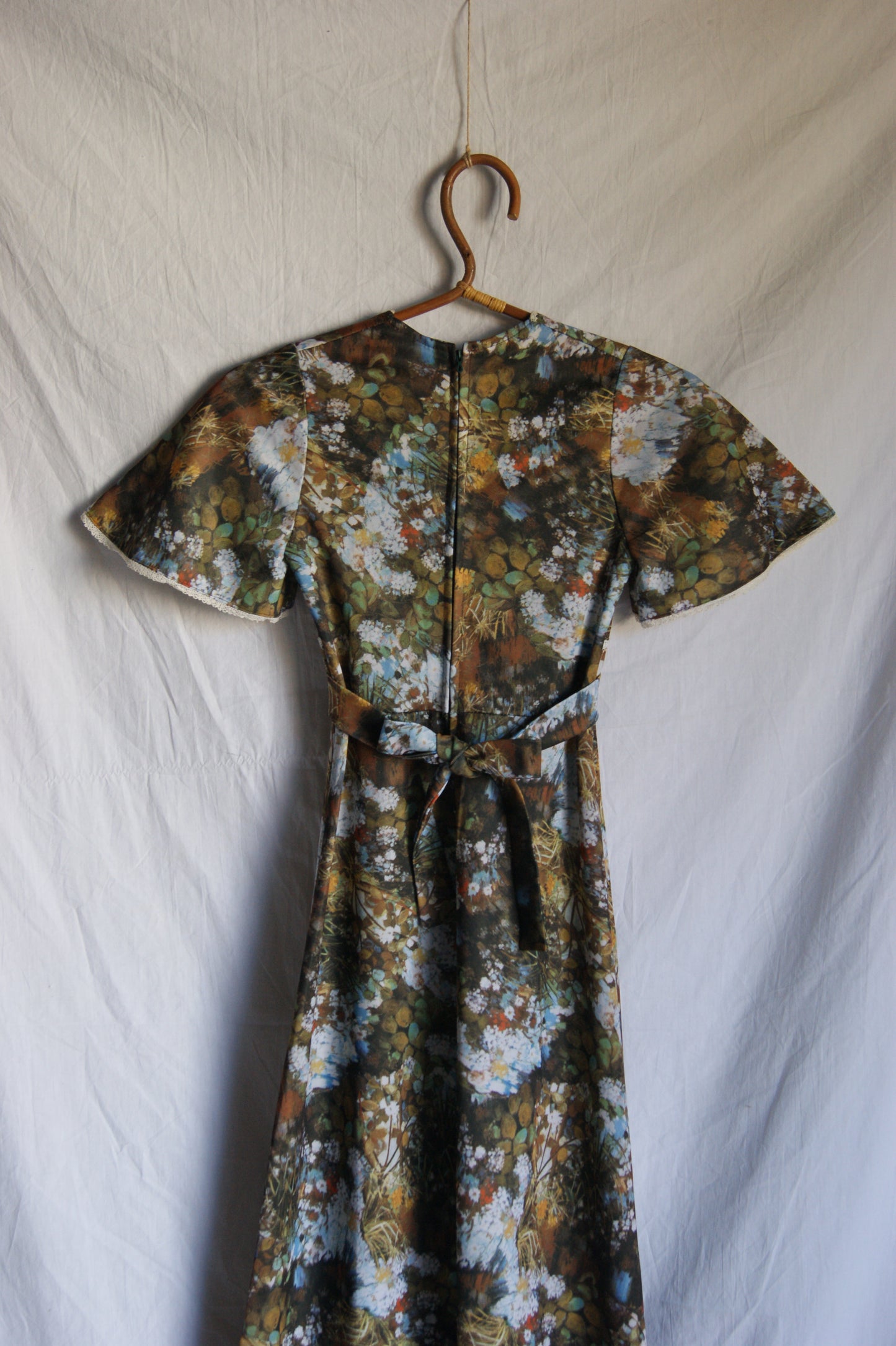 1970s Hand-Sewn Prairie Dress in Nature's Garden Print Syntethic Fabric - XS