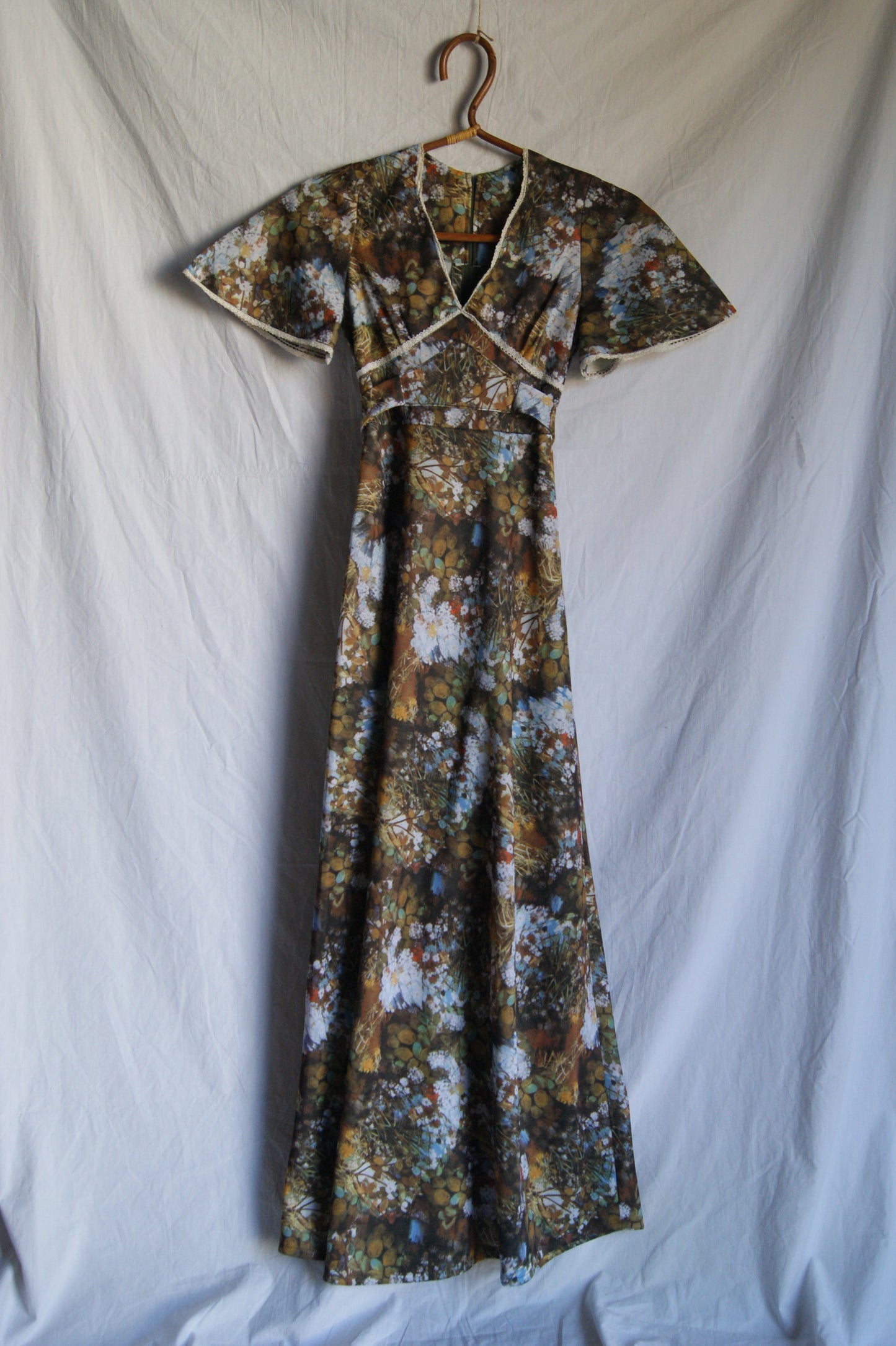 1970s Hand-Sewn Prairie Dress in Nature's Garden Print Syntethic Fabric - XS