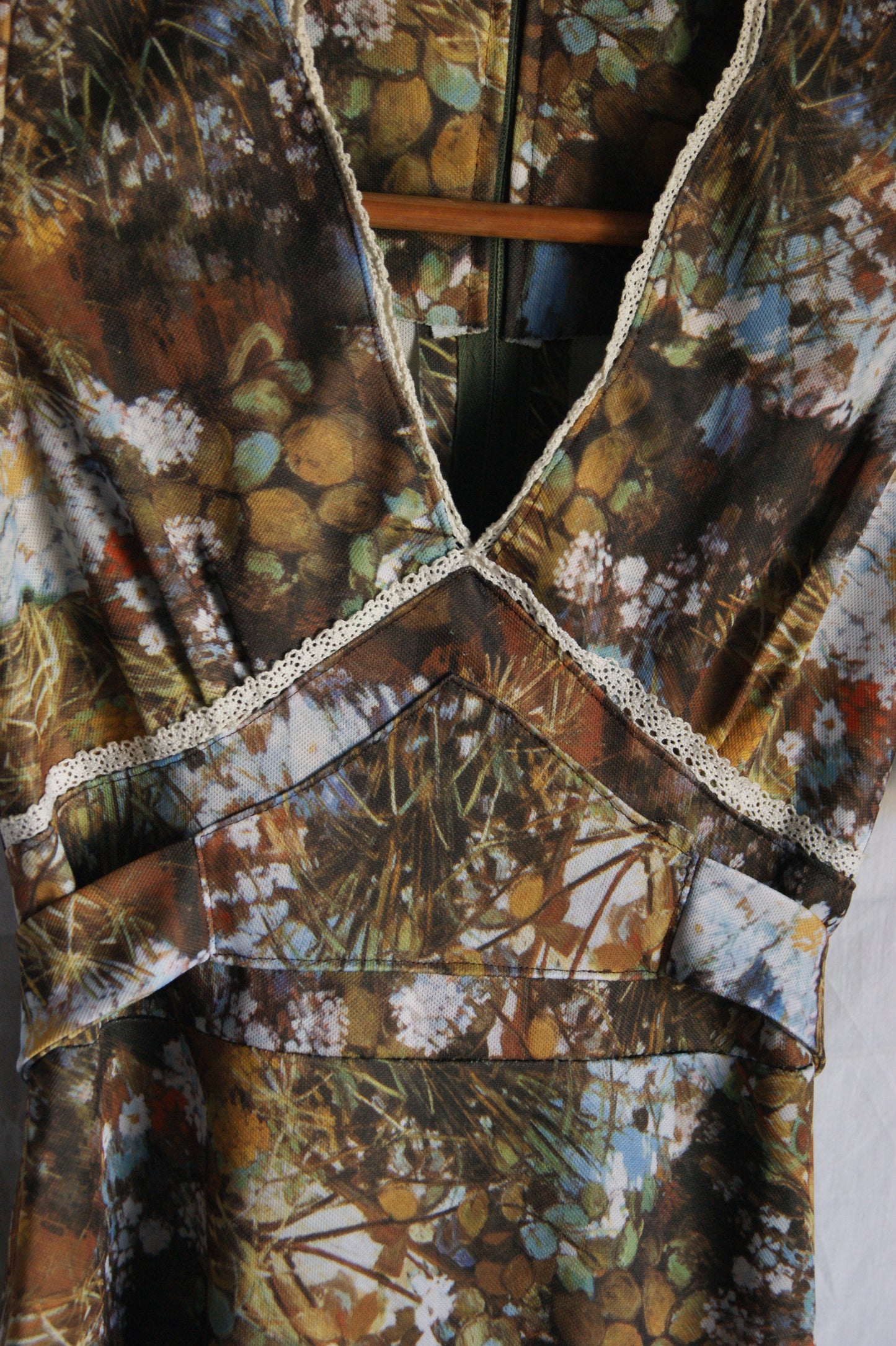 1970s Hand-Sewn Prairie Dress in Nature's Garden Print Syntethic Fabric - XS
