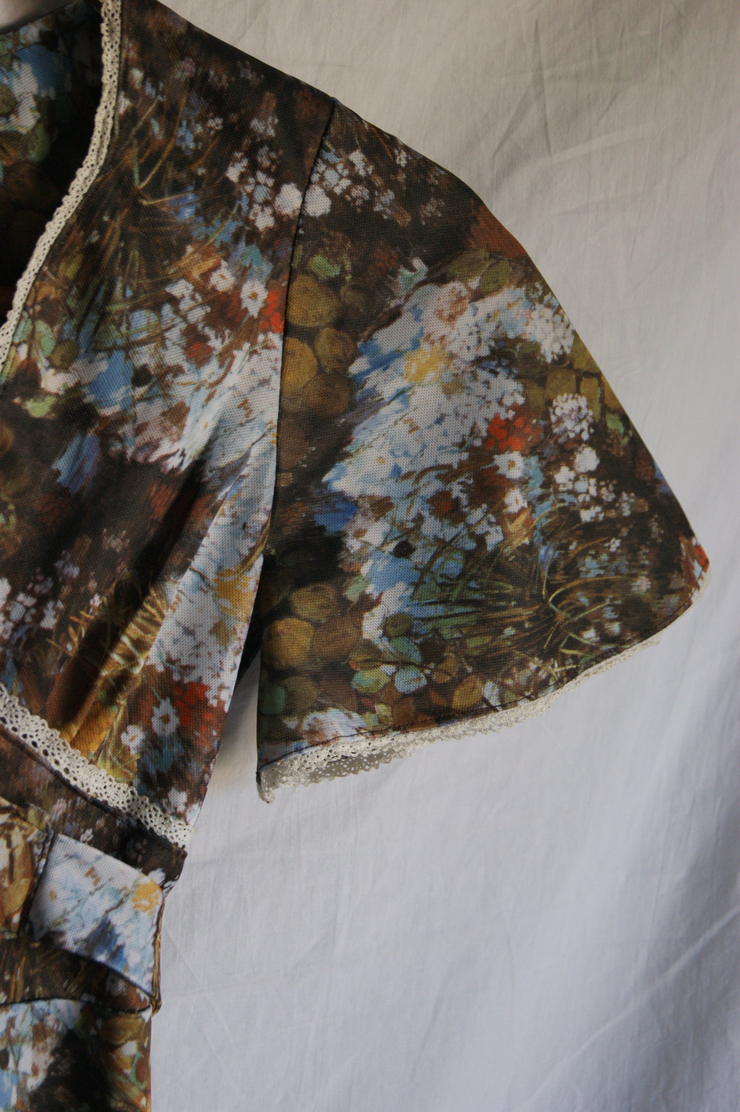1970s Hand-Sewn Prairie Dress in Nature's Garden Print Syntethic Fabric - XS