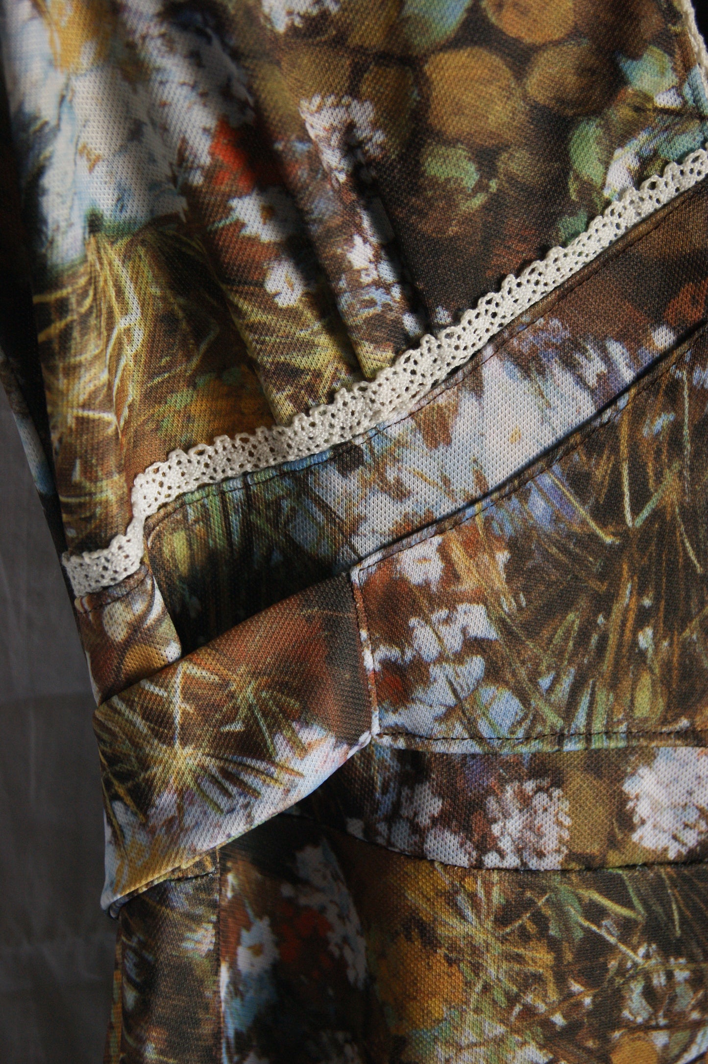 1970s Hand-Sewn Prairie Dress in Nature's Garden Print Syntethic Fabric - XS