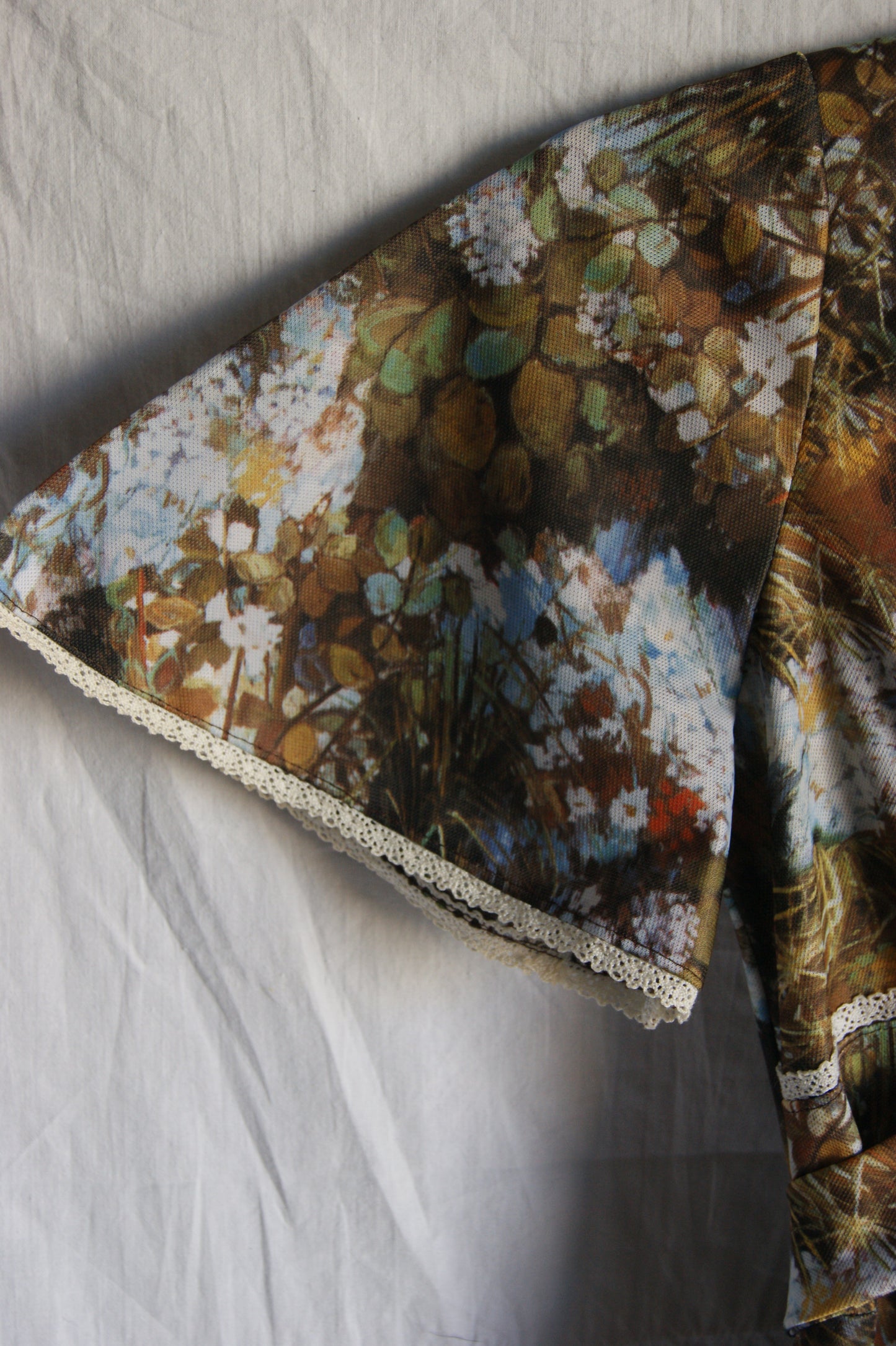 1970s Hand-Sewn Prairie Dress in Nature's Garden Print Syntethic Fabric - XS