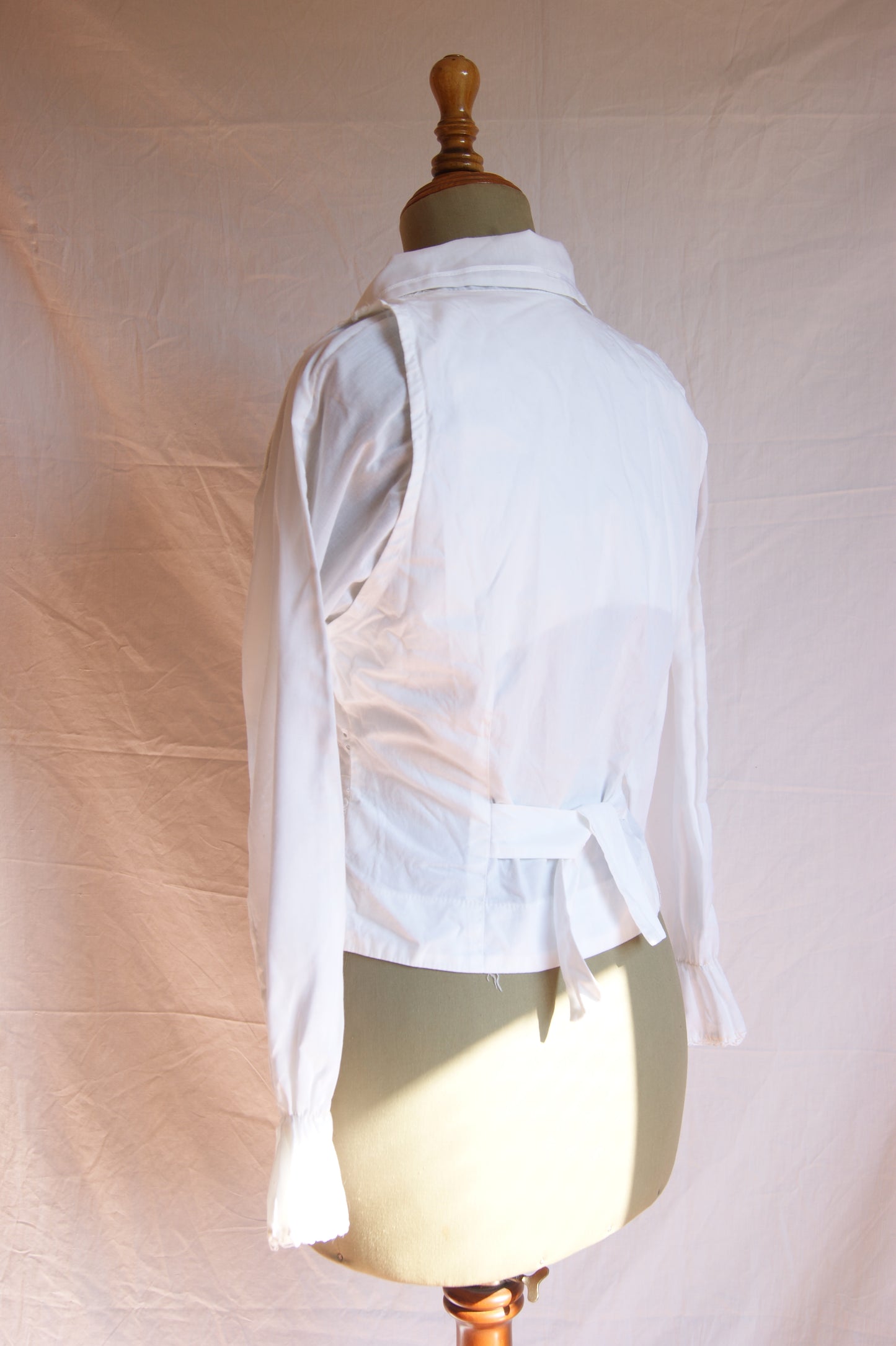 1980s Cotton Blouse with Lace Collar and Eyelet Details - M