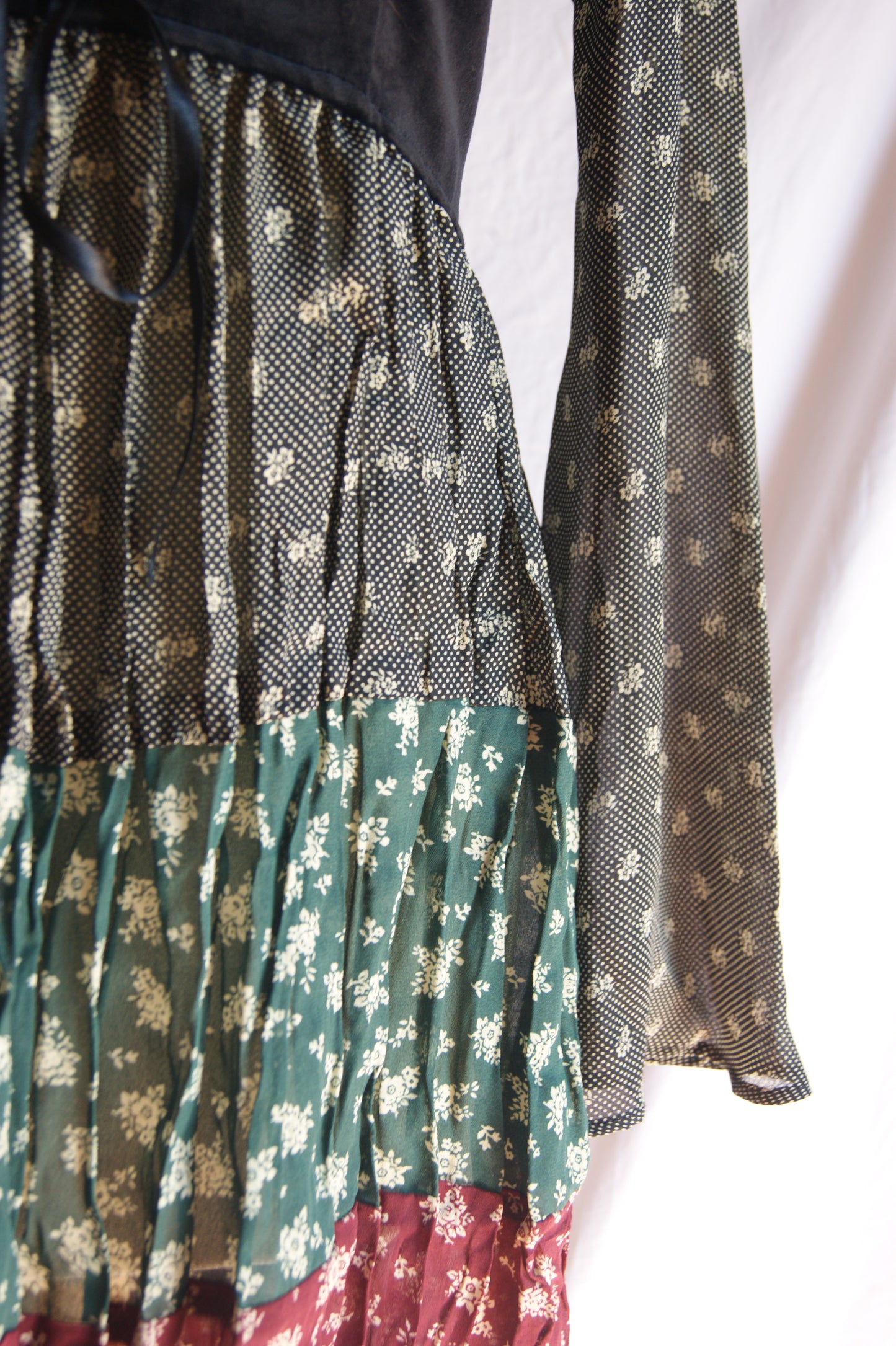 1980s Tiered Floral Dress with Lace-Up Velvet Bodice - S