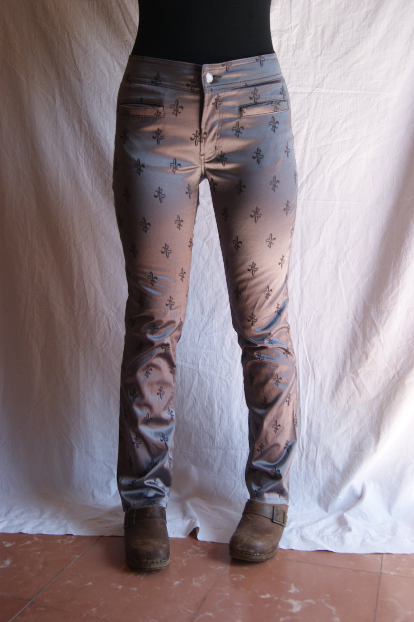 1990s Medieval Fleur-de-Lis Stretch Trousers - S/M