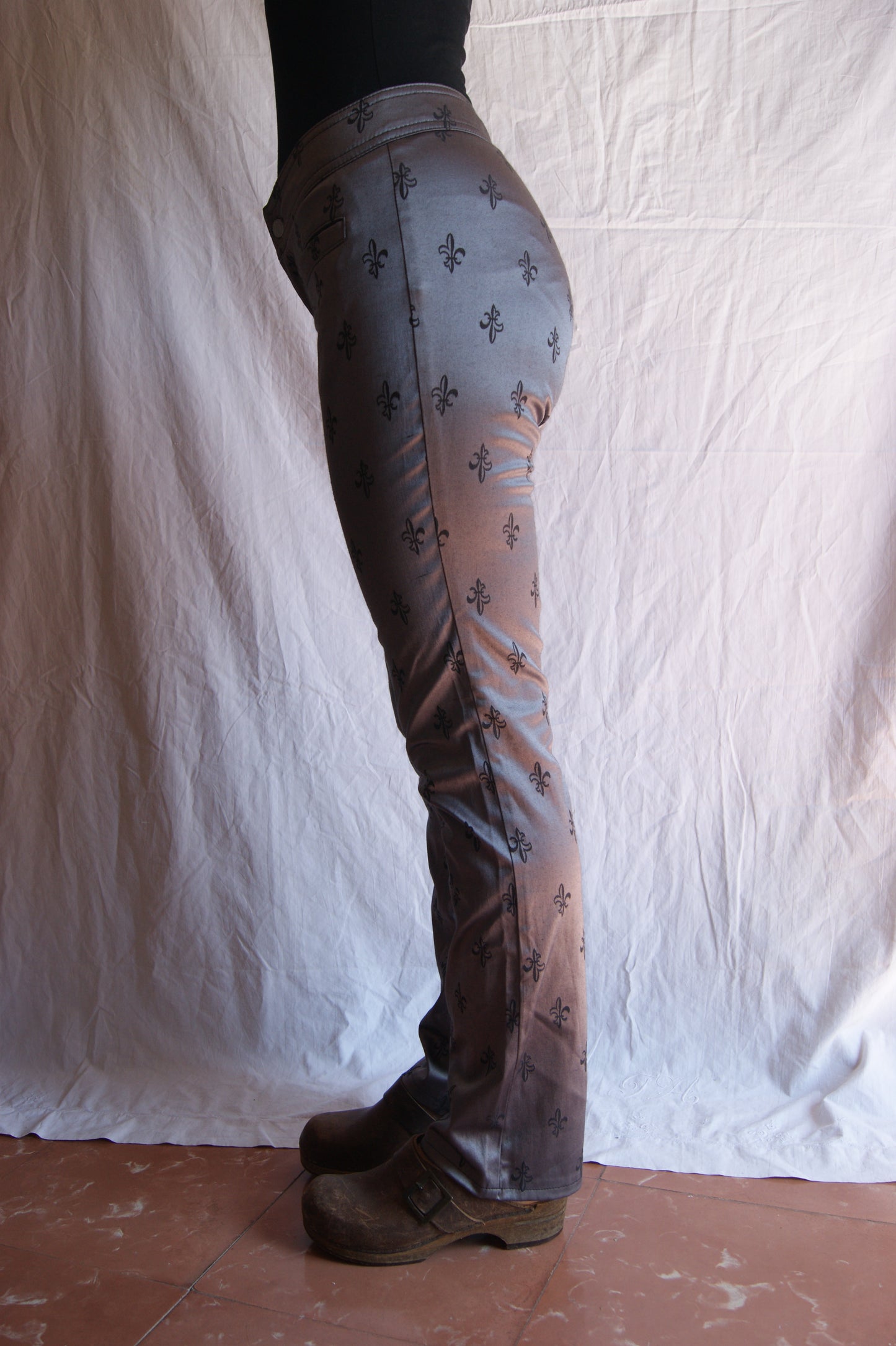 1990s Medieval Fleur-de-Lis Stretch Trousers - S/M