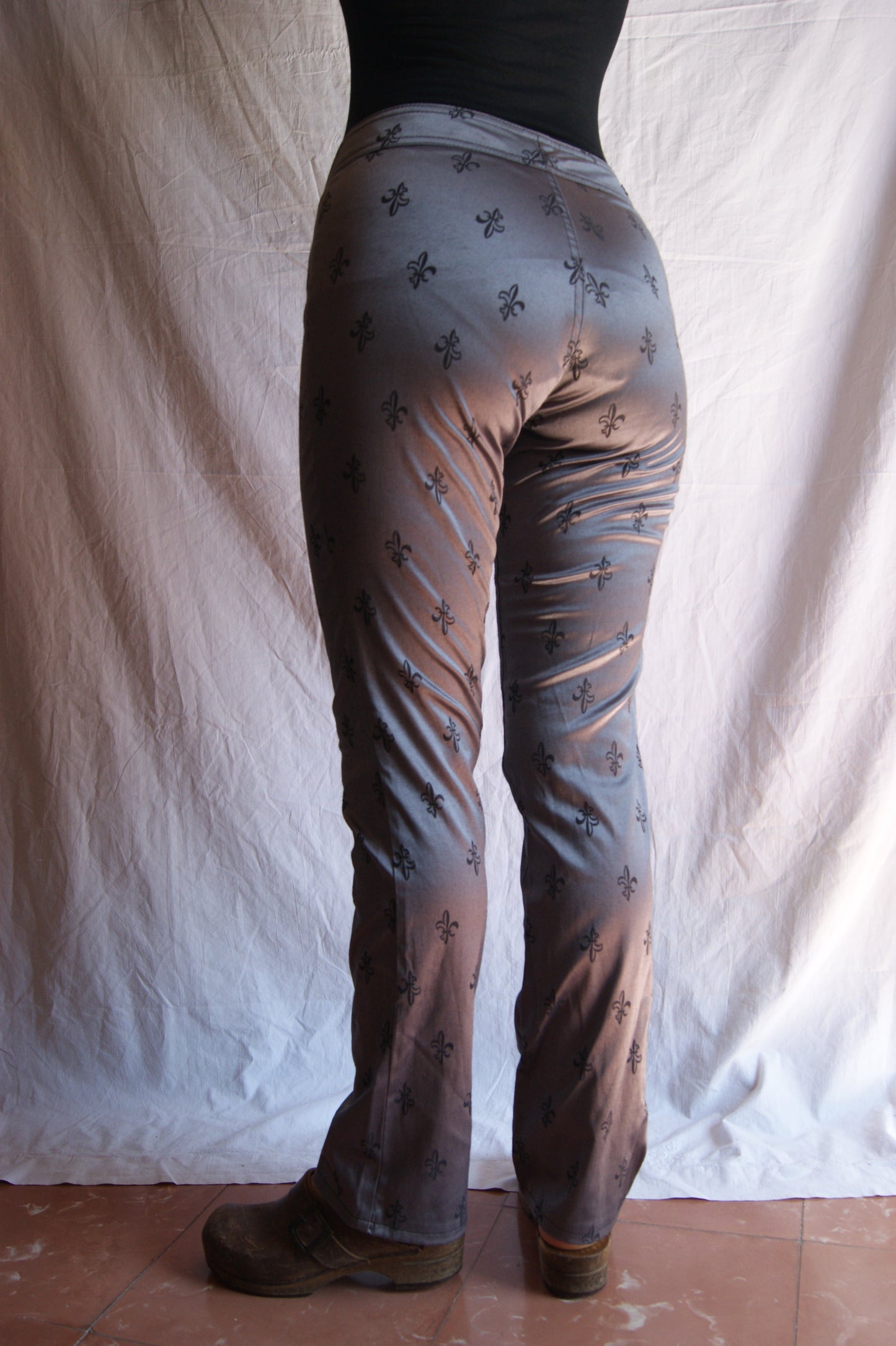 1990s Medieval Fleur-de-Lis Stretch Trousers - S/M