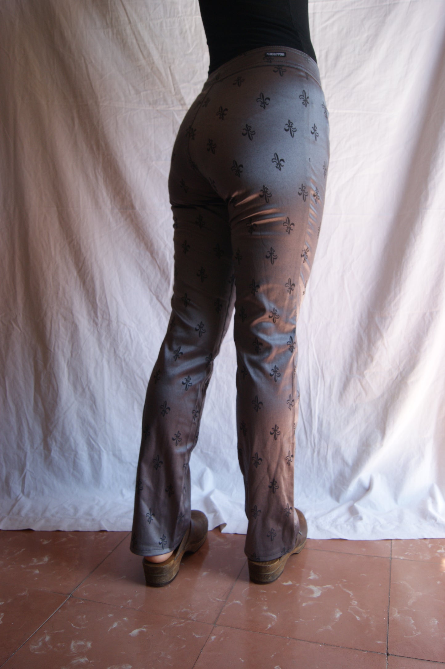 1990s Medieval Fleur-de-Lis Stretch Trousers - S/M