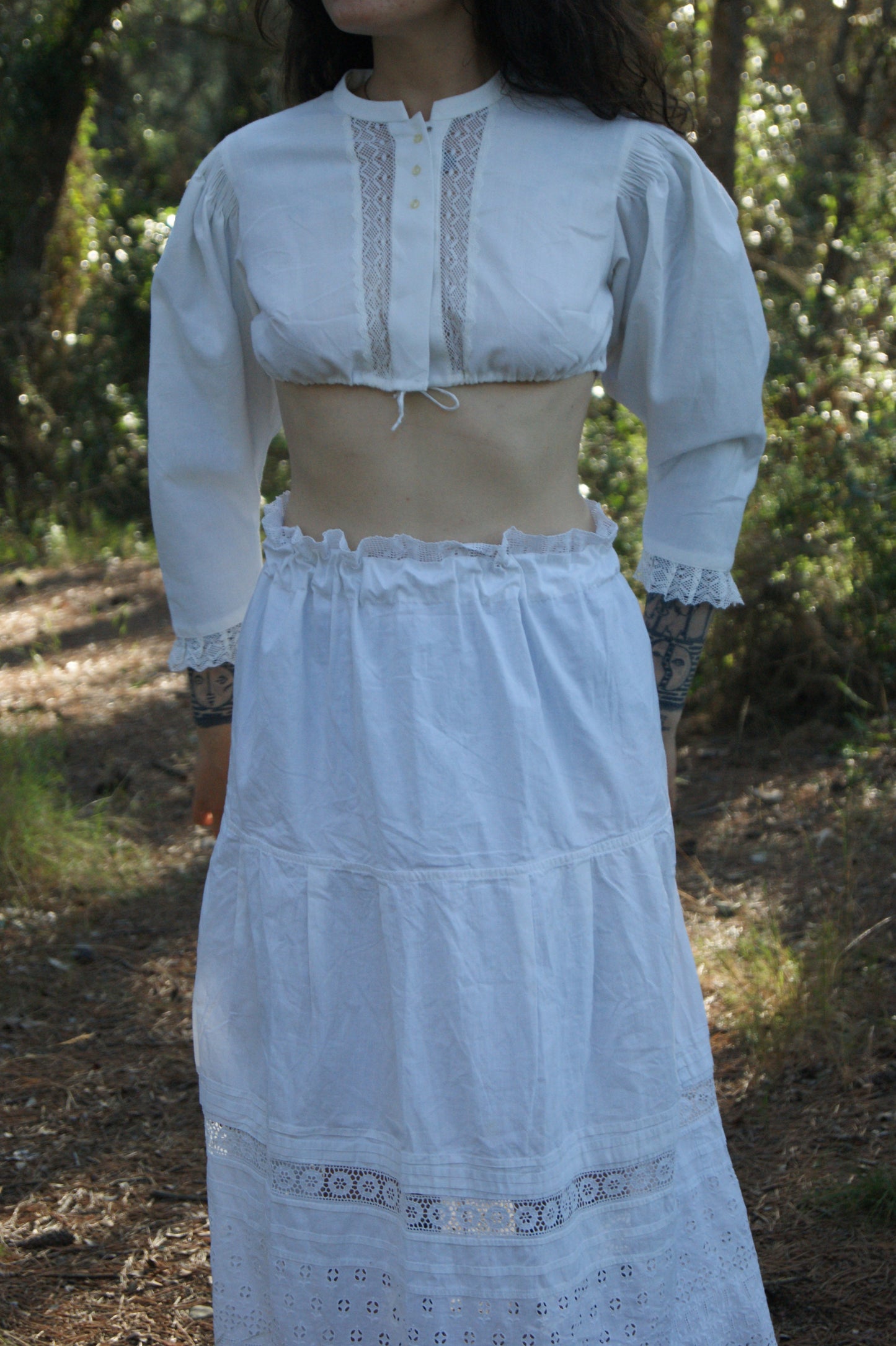 1890s Hand-Crafted Cotton Victorian Crop Blouse with Intricate Lace Trim - S