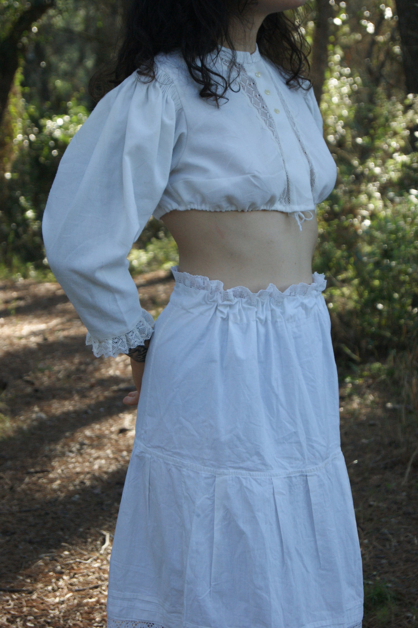 1890s Hand-Crafted Cotton Victorian Crop Blouse with Intricate Lace Trim - S