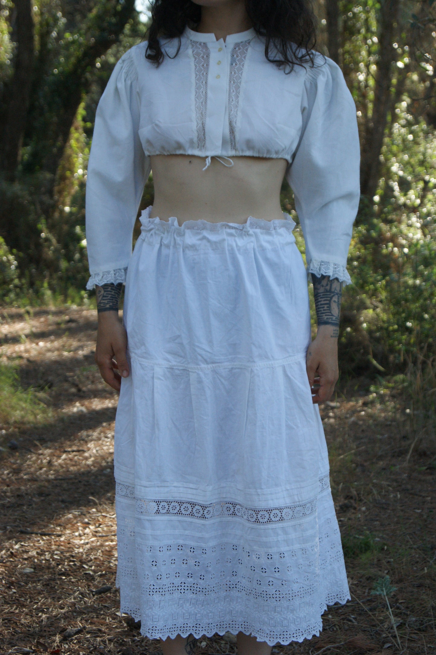 1890s Hand-Crafted Cotton Victorian Crop Blouse with Intricate Lace Trim - S