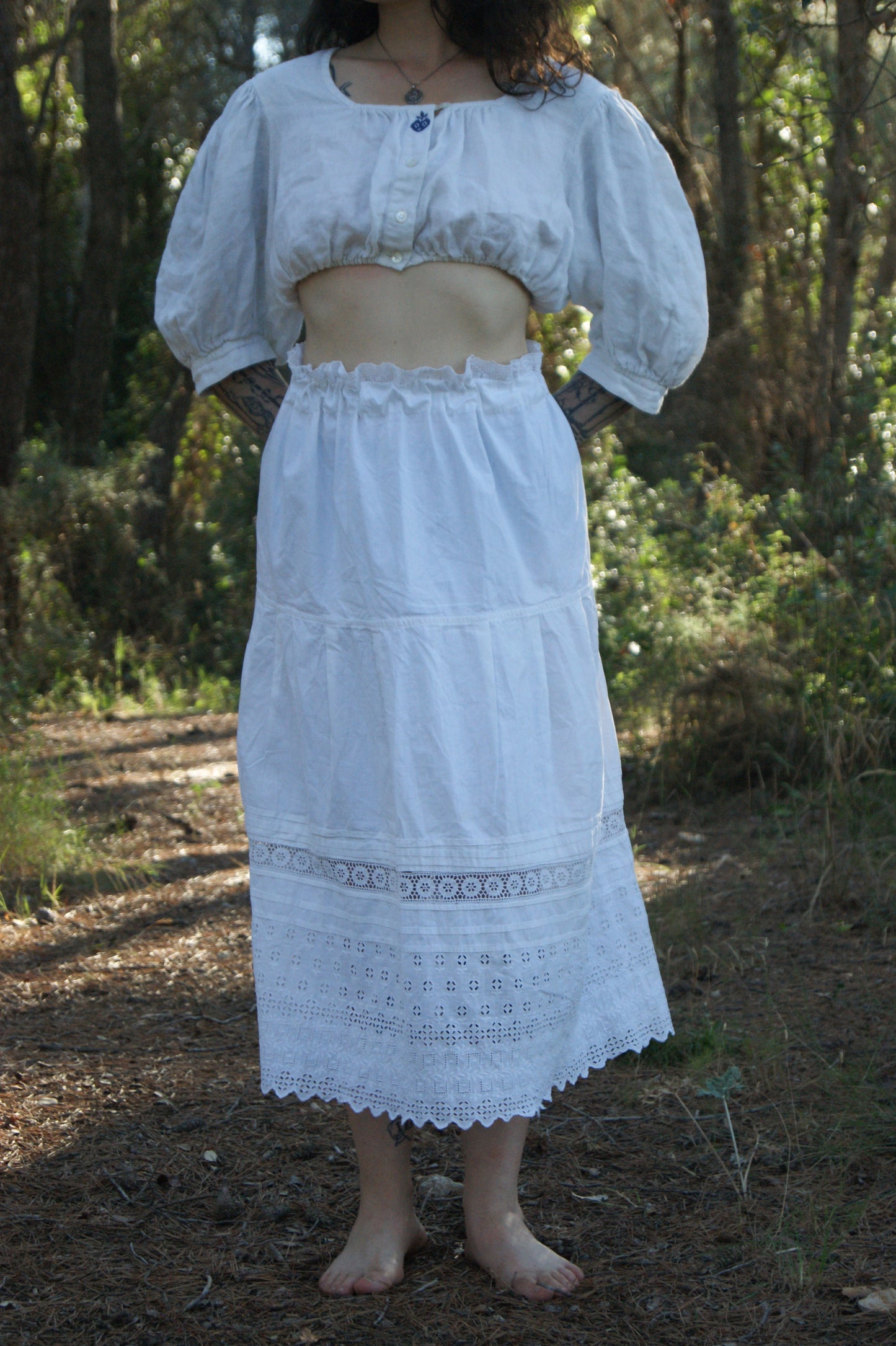 1970s Hand-Embroidered Folk Cotton Crop Blouse with Gathered Sleeves - S/M