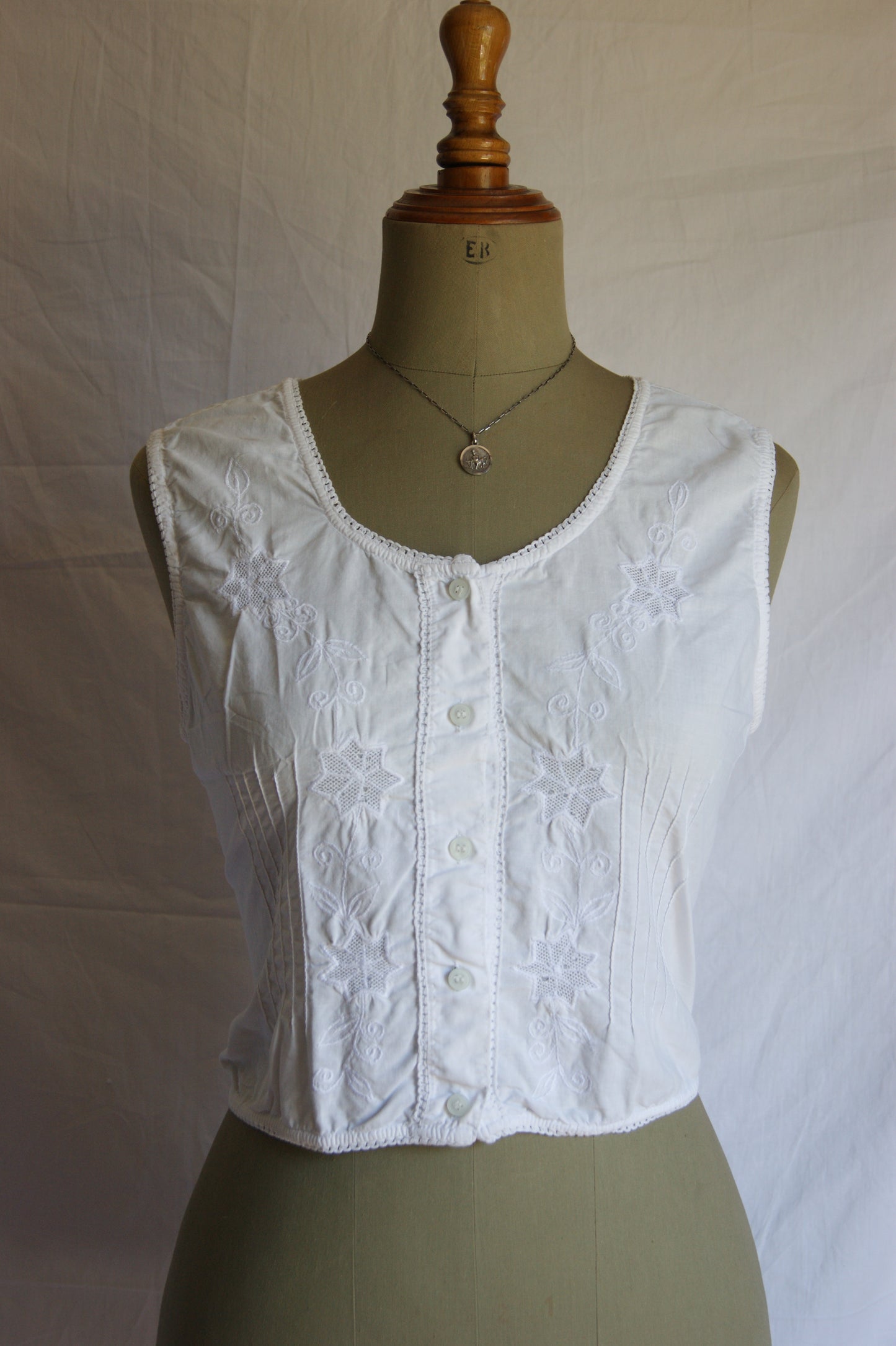 1950s Floral Embroidered Cotton Blouse Vest - M