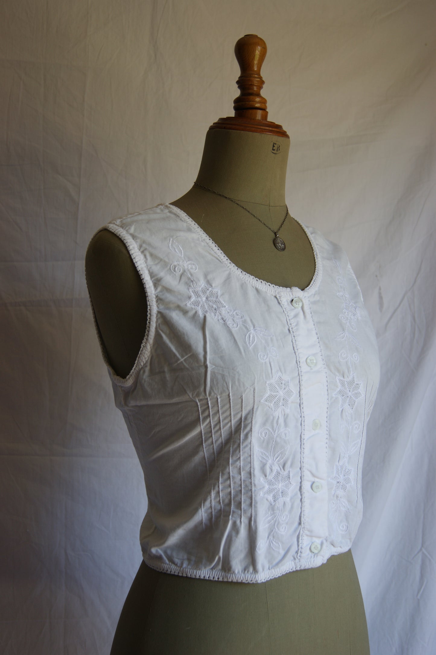 1950s Floral Embroidered Cotton Blouse Vest - M