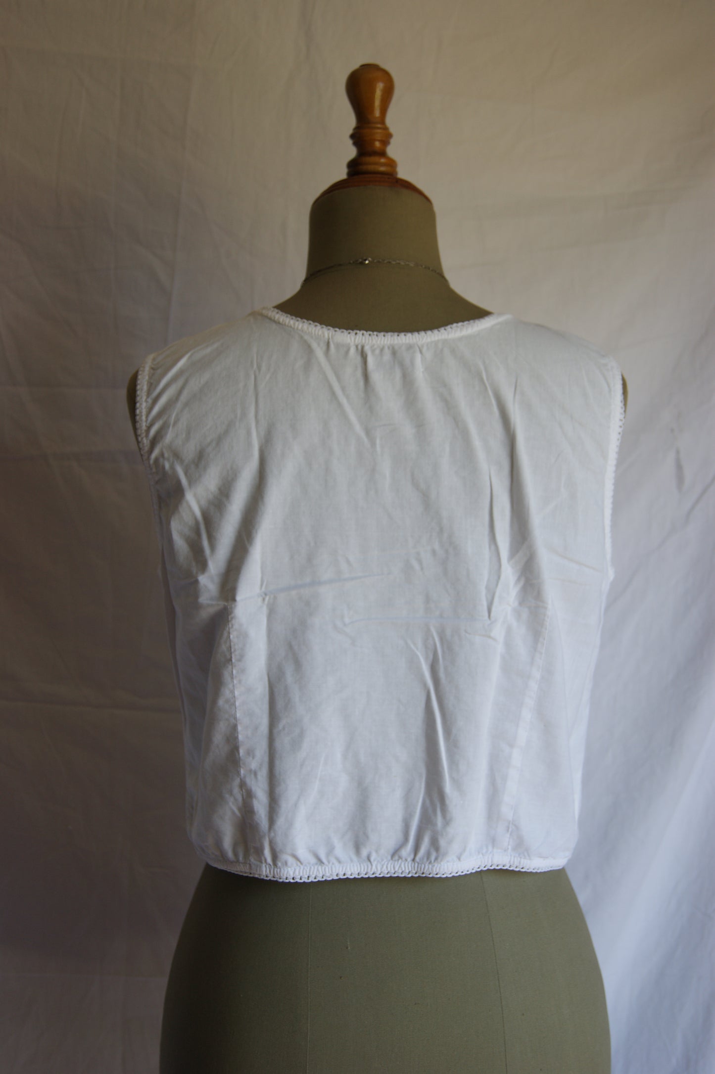 1950s Floral Embroidered Cotton Blouse Vest - M