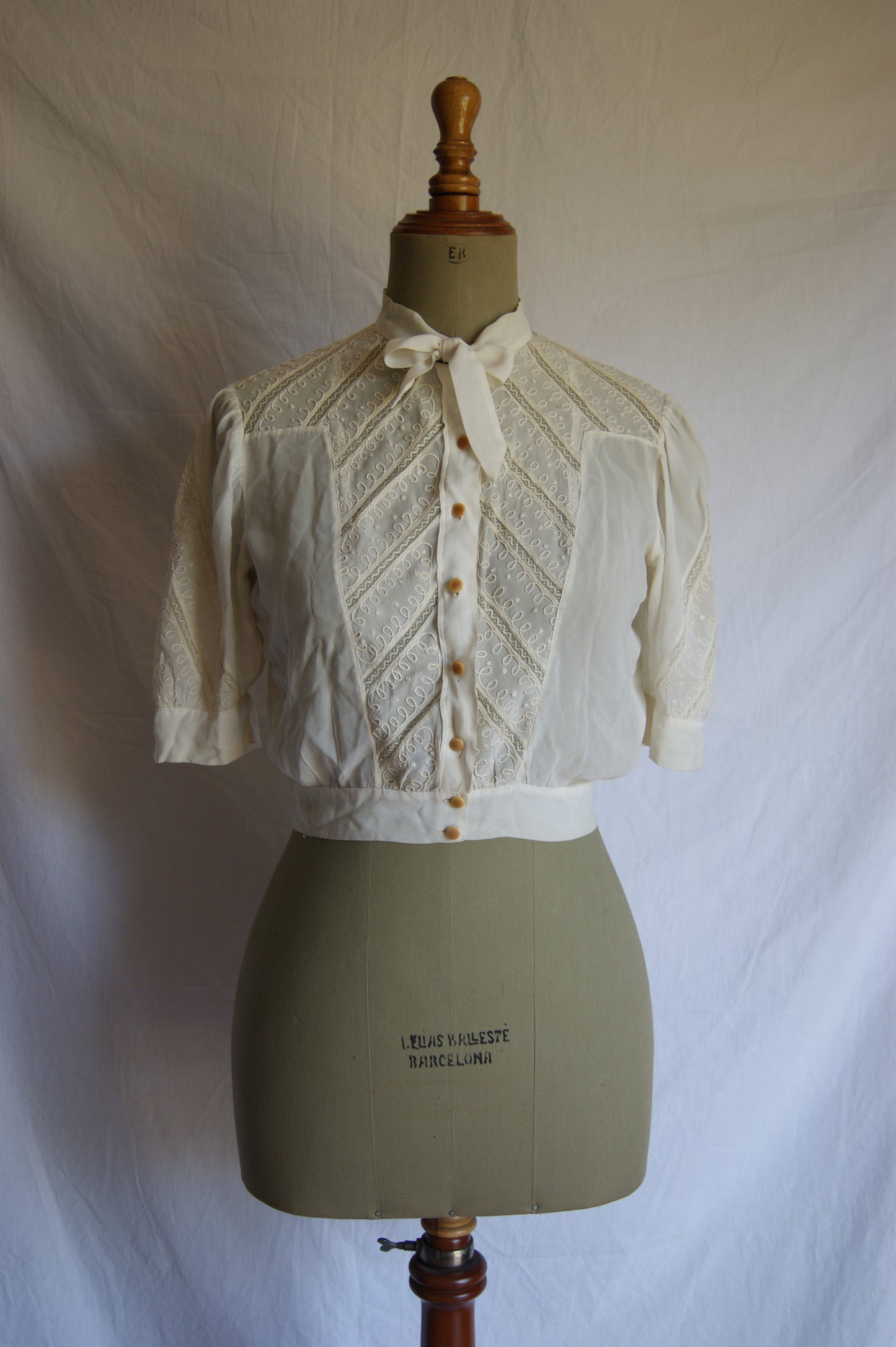 1970s Chevron Lace Victorian-Inspired Crop Blouse with Ribbon Tie - S/M