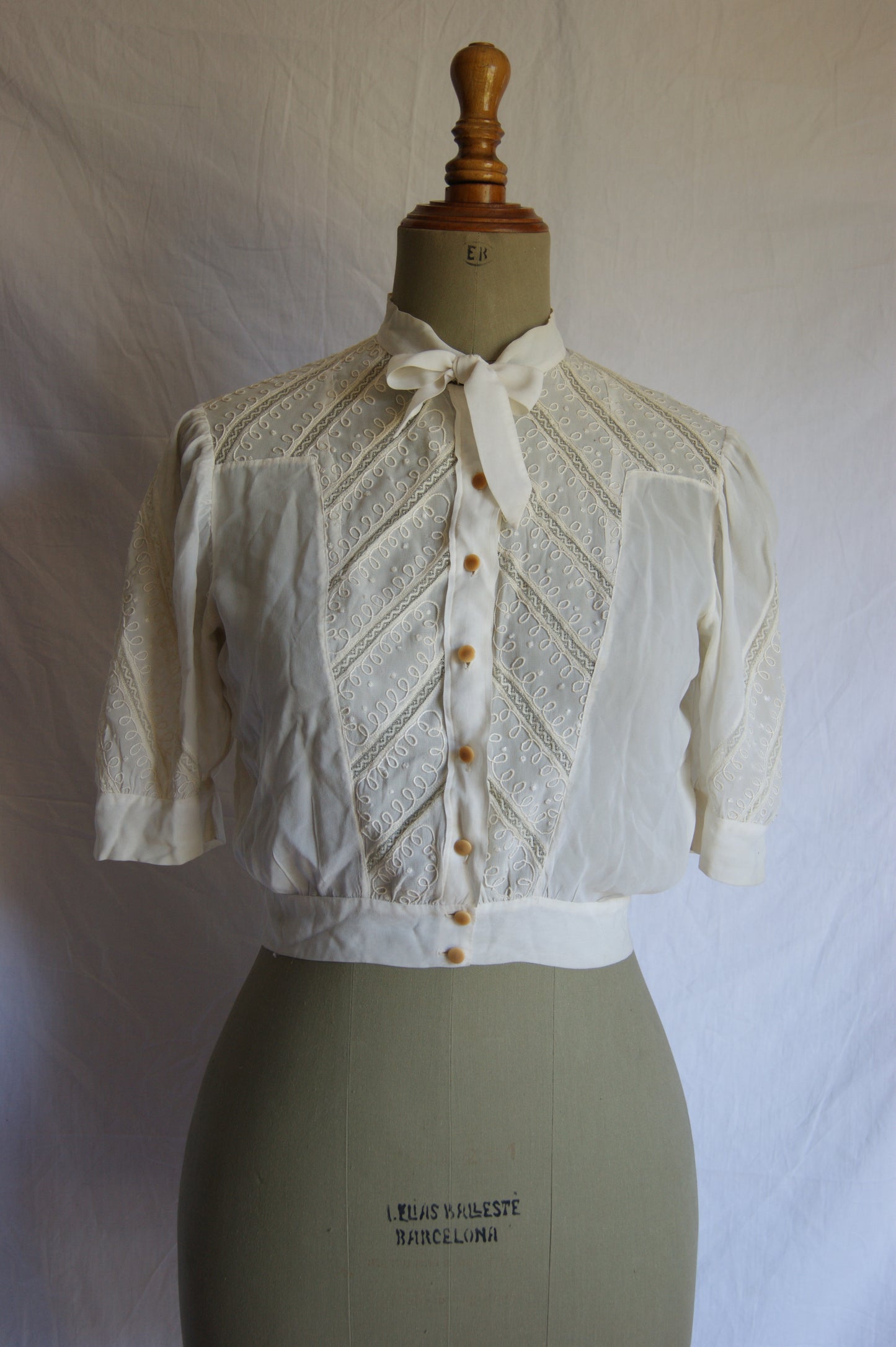 1970s Chevron Lace Victorian-Inspired Crop Blouse with Ribbon Tie - S/M