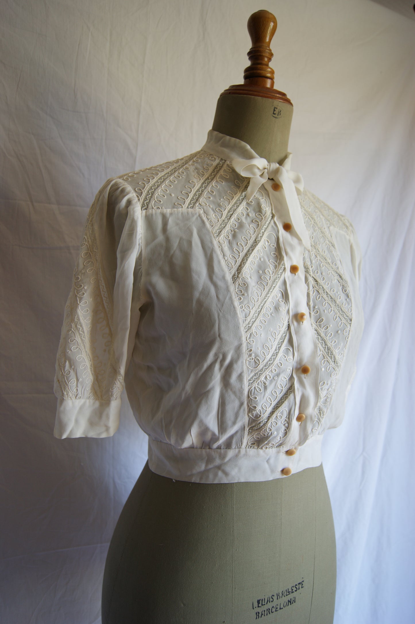 1970s Chevron Lace Victorian-Inspired Crop Blouse with Ribbon Tie - S/M