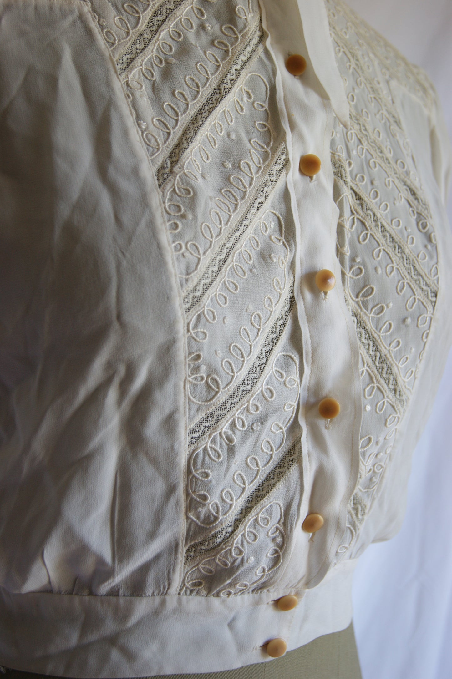1970s Chevron Lace Victorian-Inspired Crop Blouse with Ribbon Tie - S/M