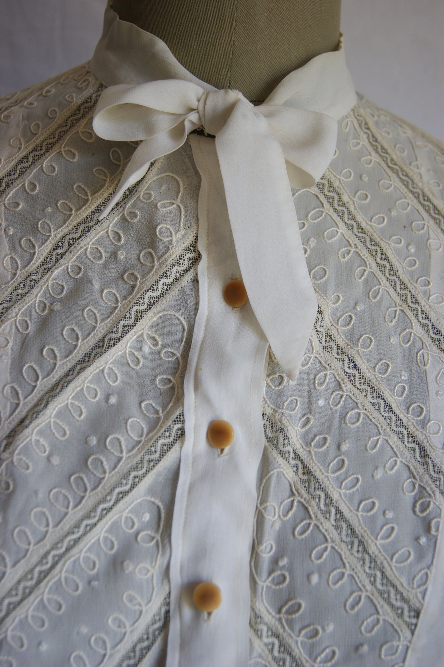 1970s Chevron Lace Victorian-Inspired Crop Blouse with Ribbon Tie - S/M