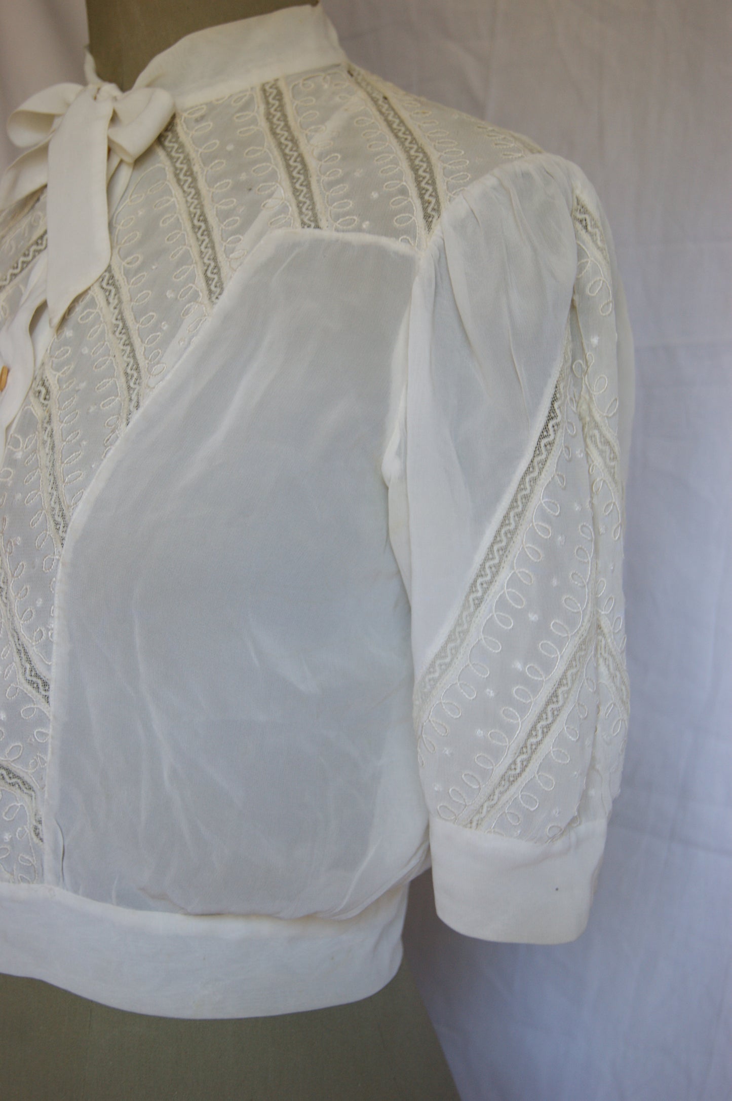 1970s Chevron Lace Victorian-Inspired Crop Blouse with Ribbon Tie - S/M