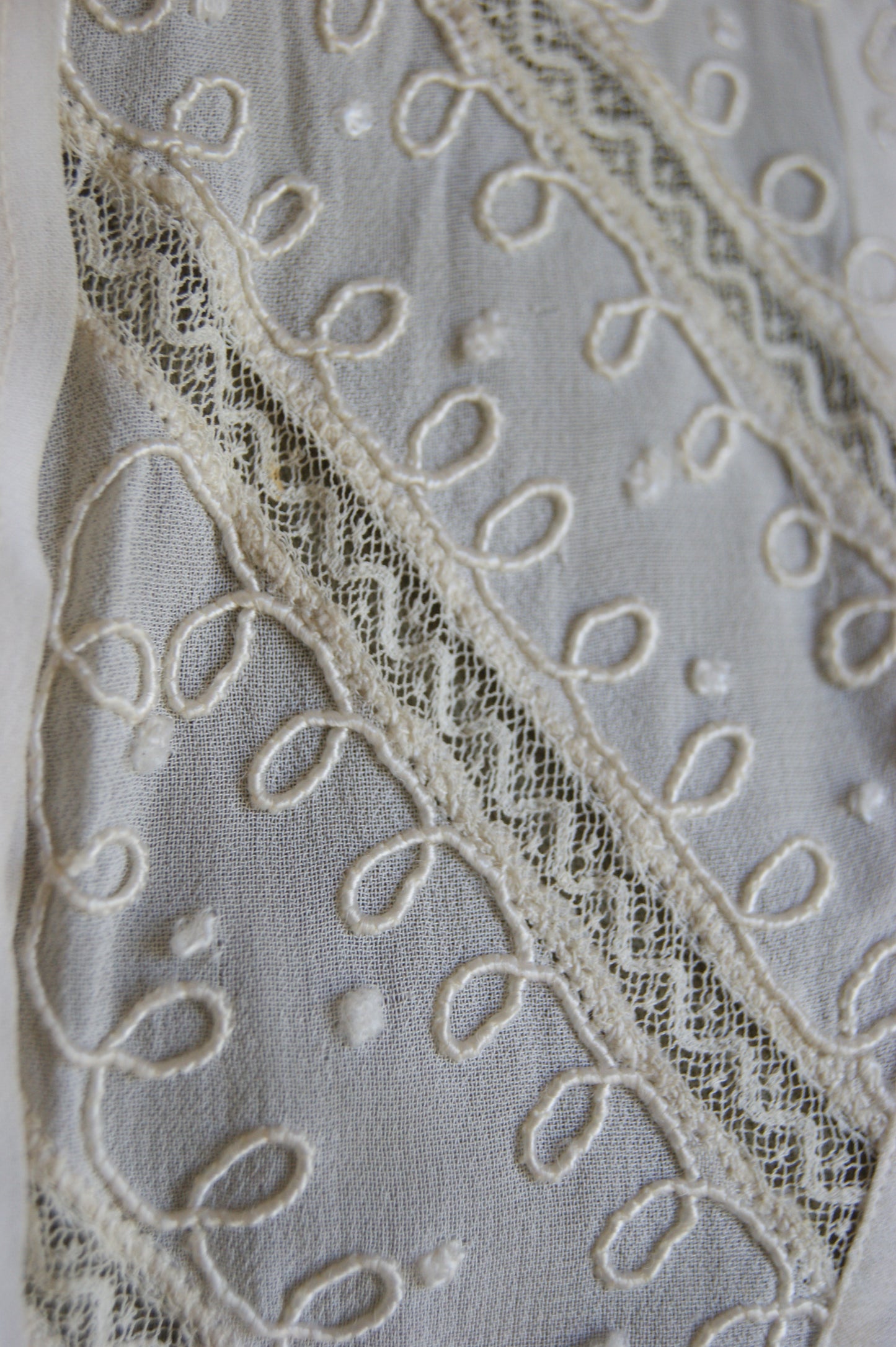 1970s Chevron Lace Victorian-Inspired Crop Blouse with Ribbon Tie - S/M
