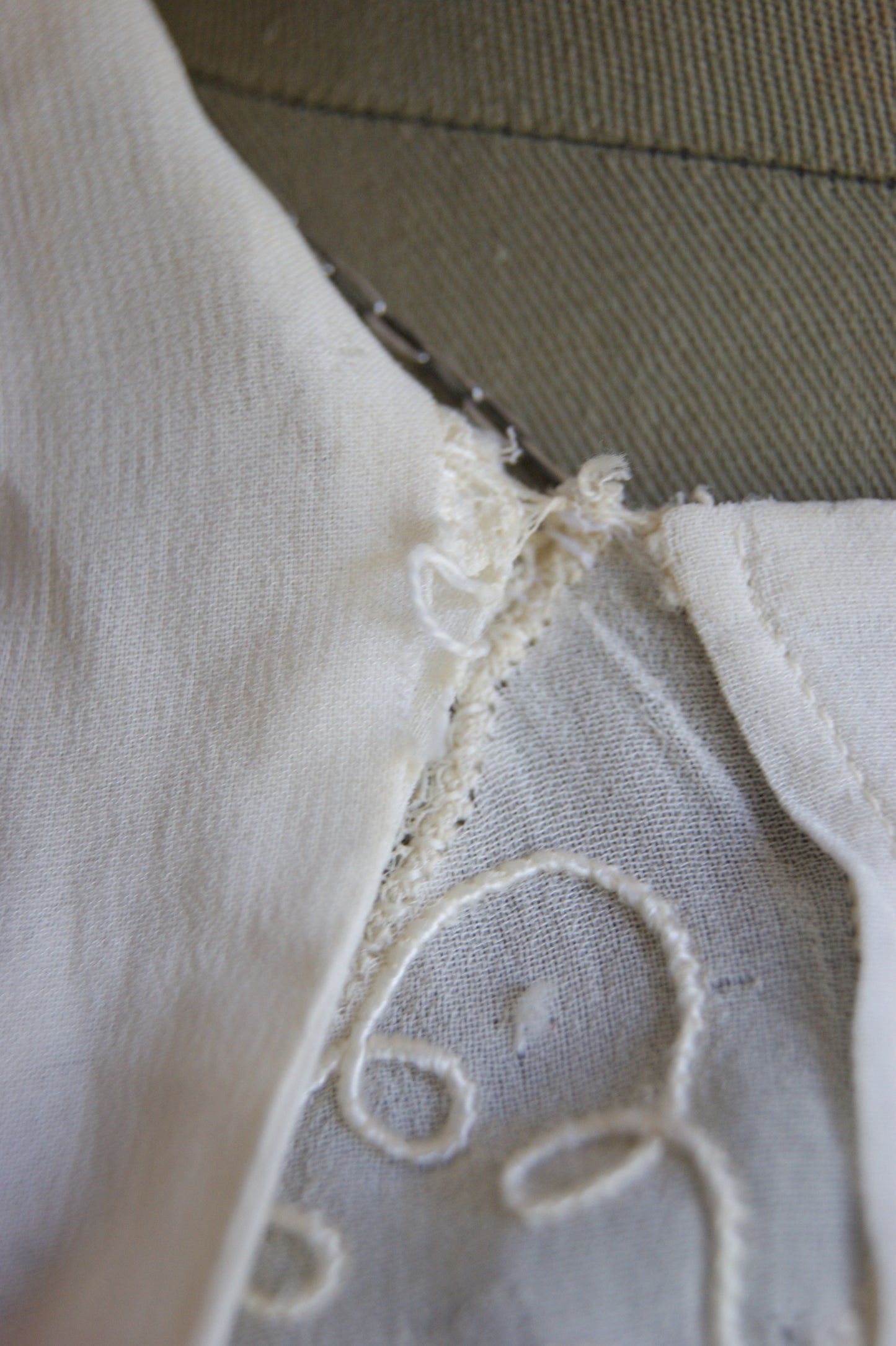 1970s Chevron Lace Victorian-Inspired Crop Blouse with Ribbon Tie - S/M