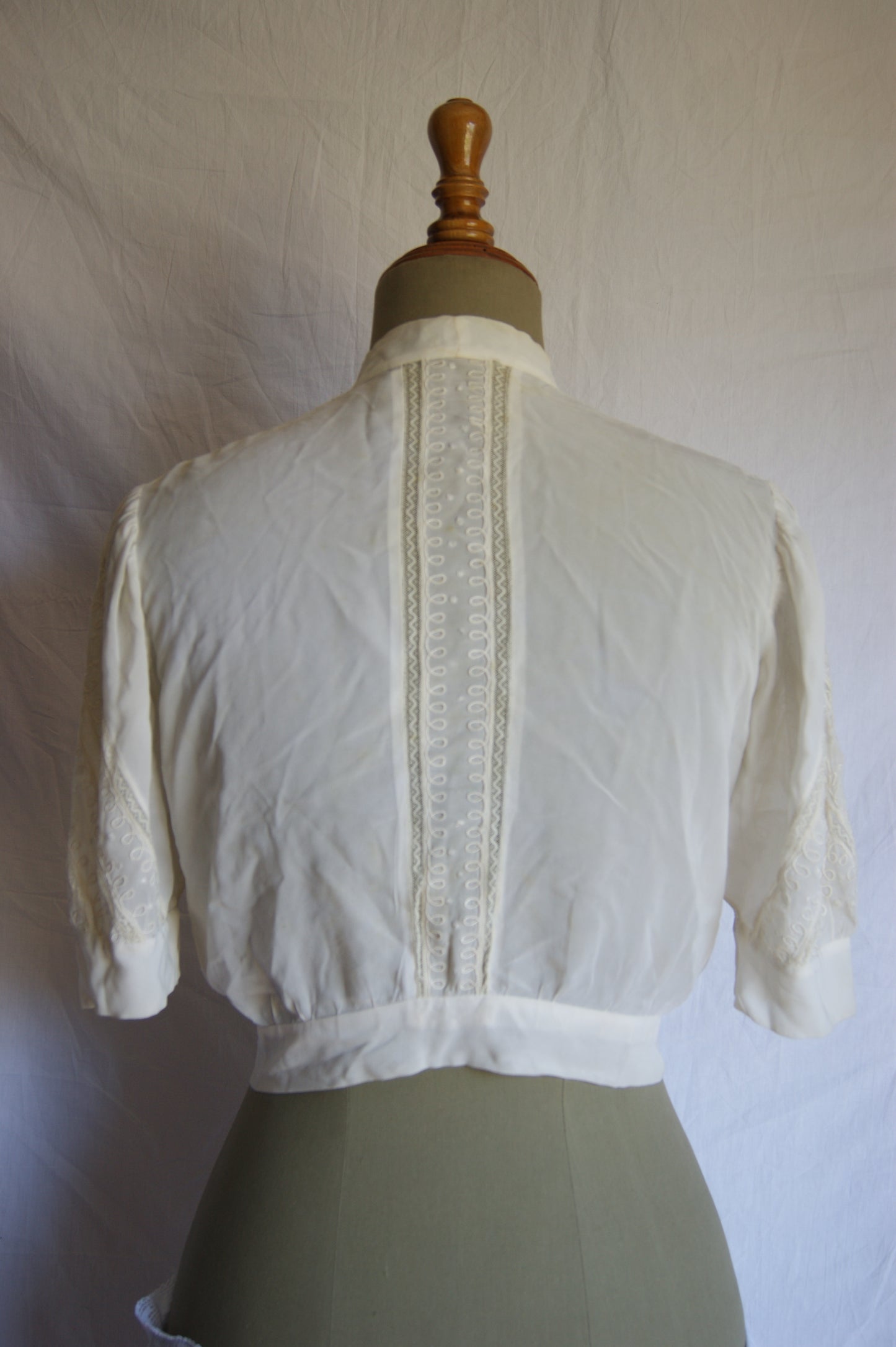 1970s Chevron Lace Victorian-Inspired Crop Blouse with Ribbon Tie - S/M