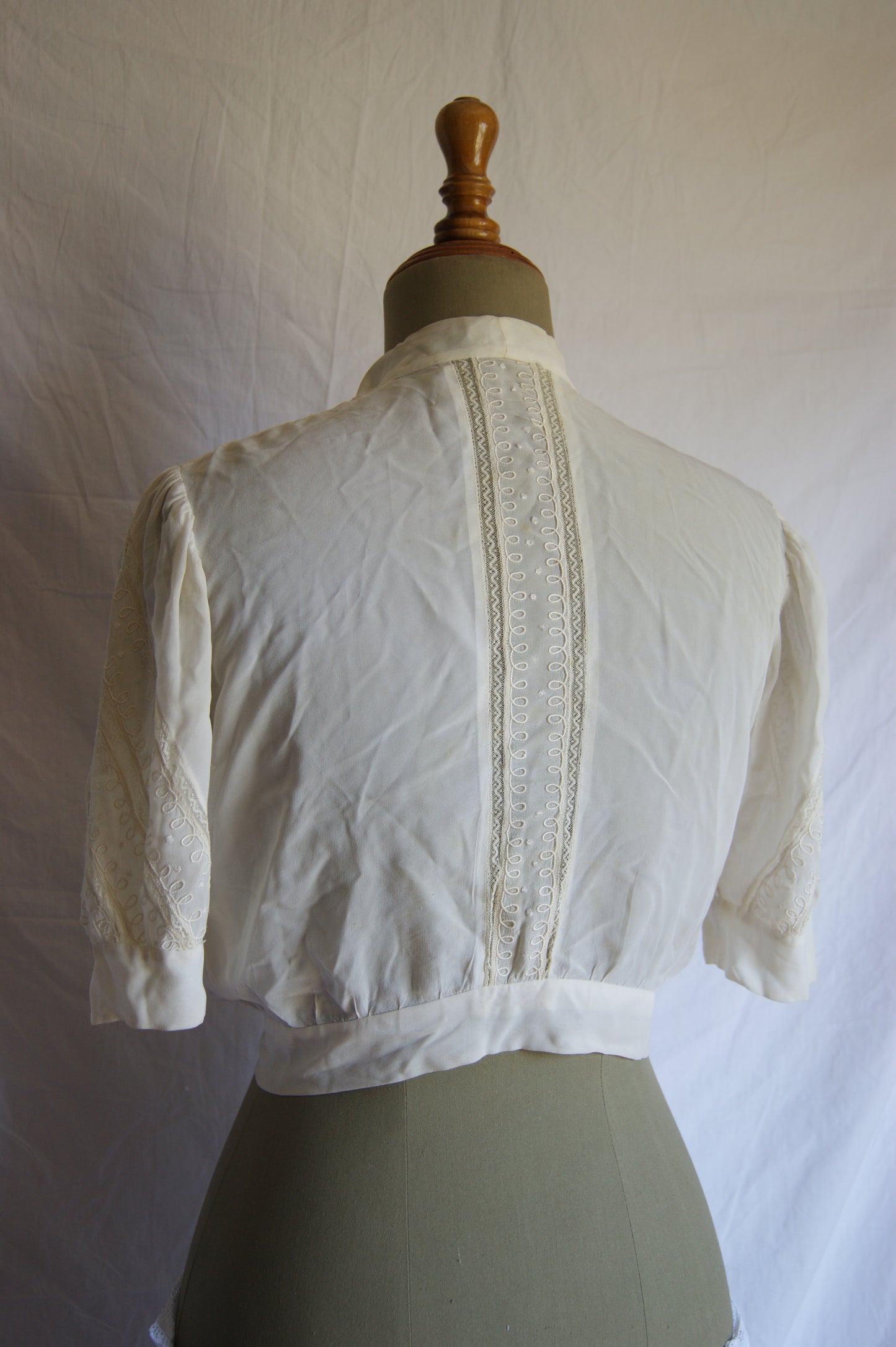 1970s Chevron Lace Victorian-Inspired Crop Blouse with Ribbon Tie - S/M