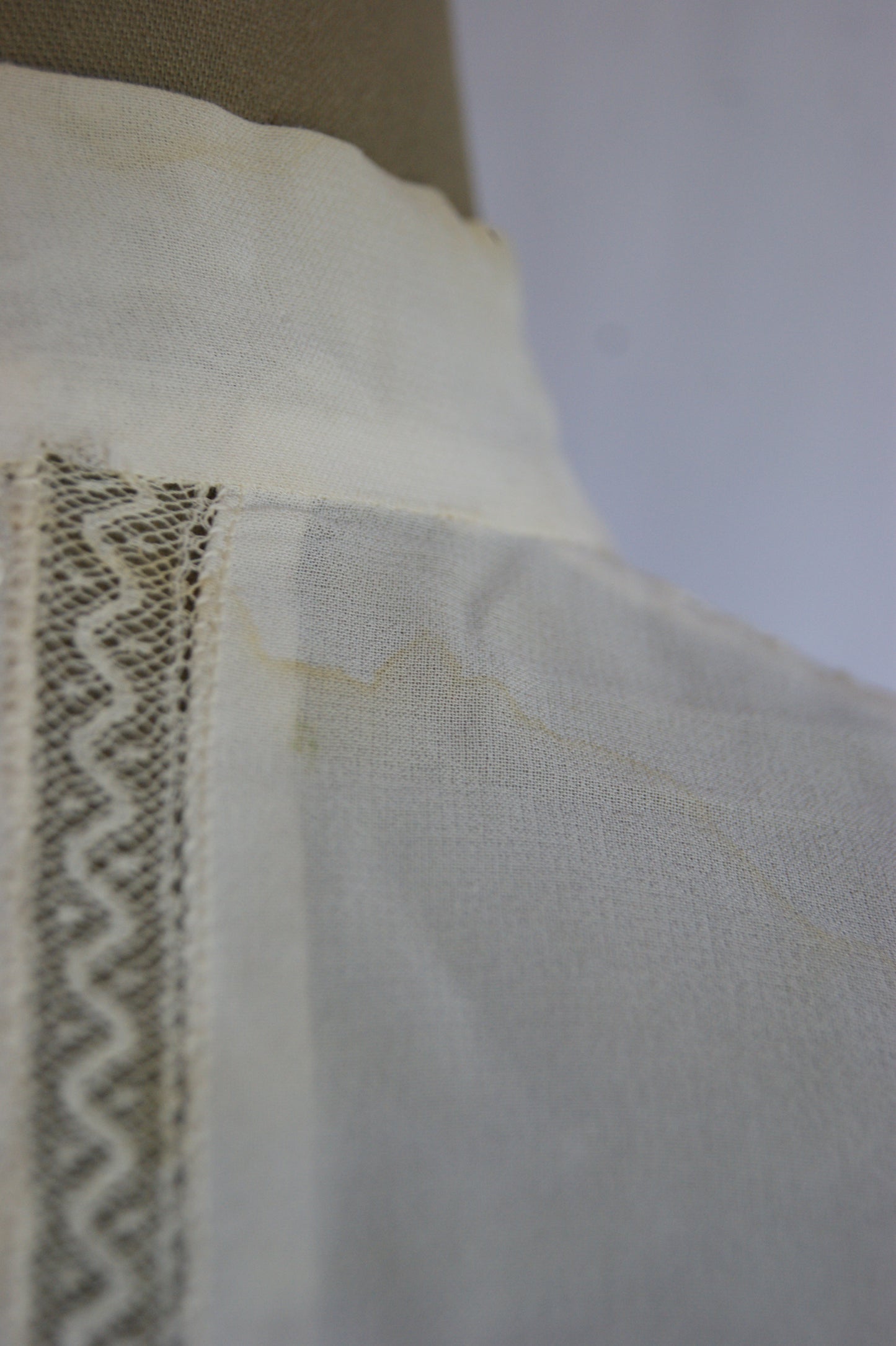 1970s Chevron Lace Victorian-Inspired Crop Blouse with Ribbon Tie - S/M