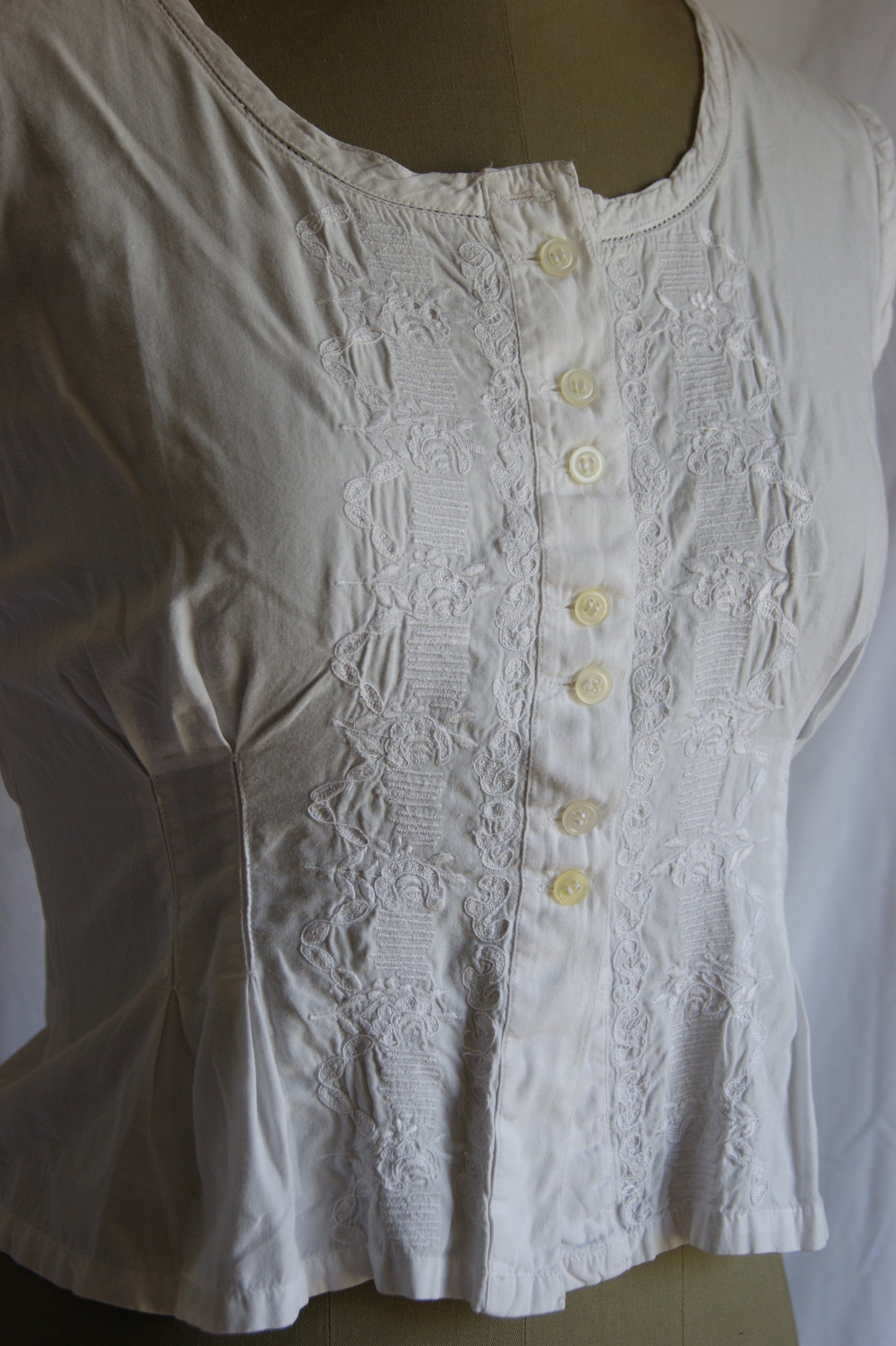 1980s White Cotton Peasant Blouse with Intricate Embroidered Trim - M/L