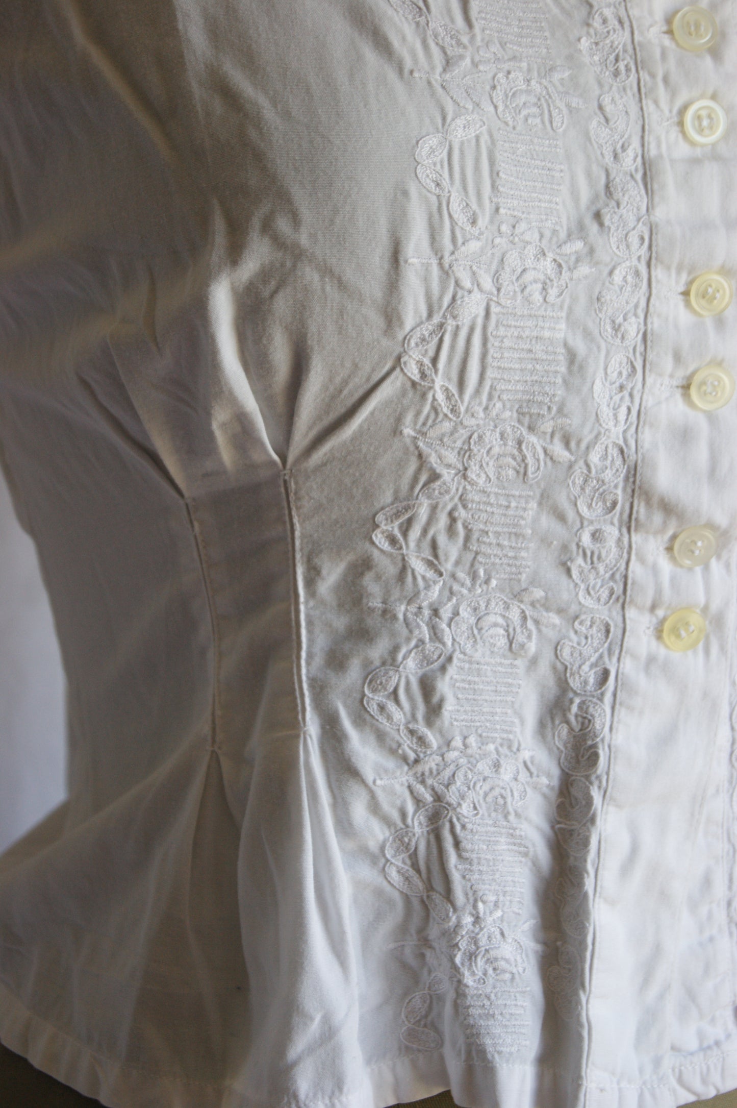 1980s White Cotton Peasant Blouse with Intricate Embroidered Trim - M/L
