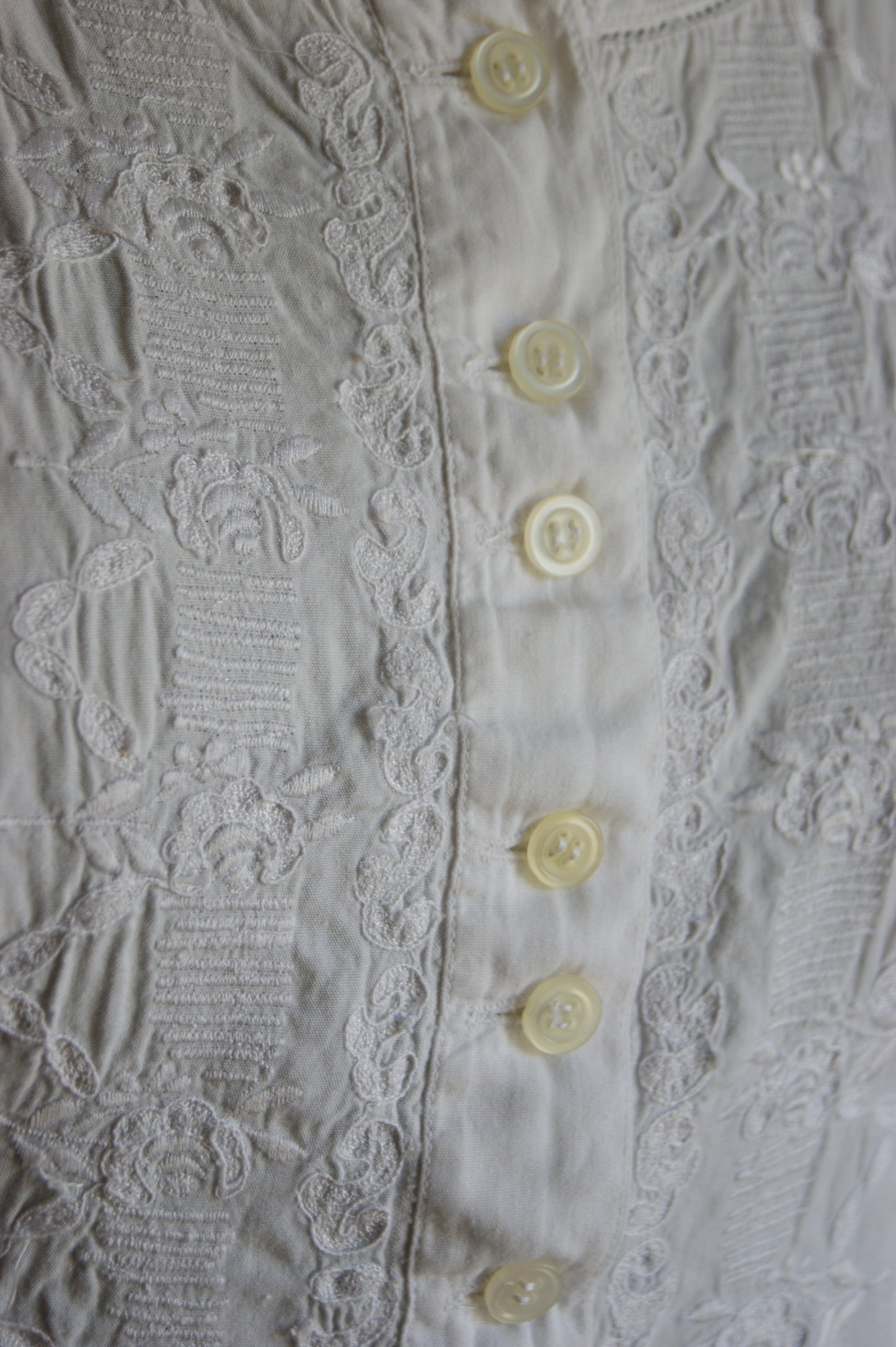 1980s White Cotton Peasant Blouse with Intricate Embroidered Trim - M/L