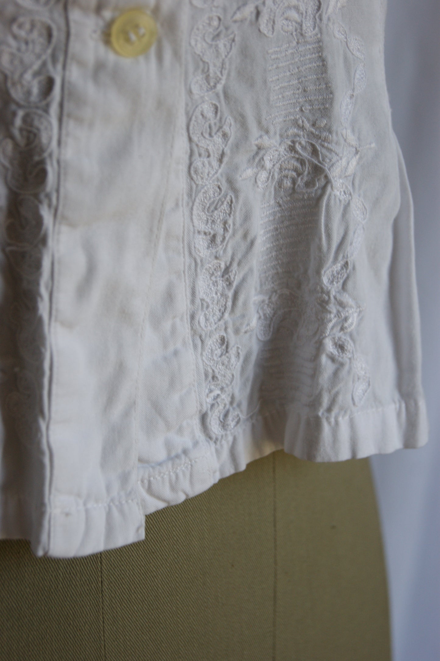 1980s White Cotton Peasant Blouse with Intricate Embroidered Trim - M/L