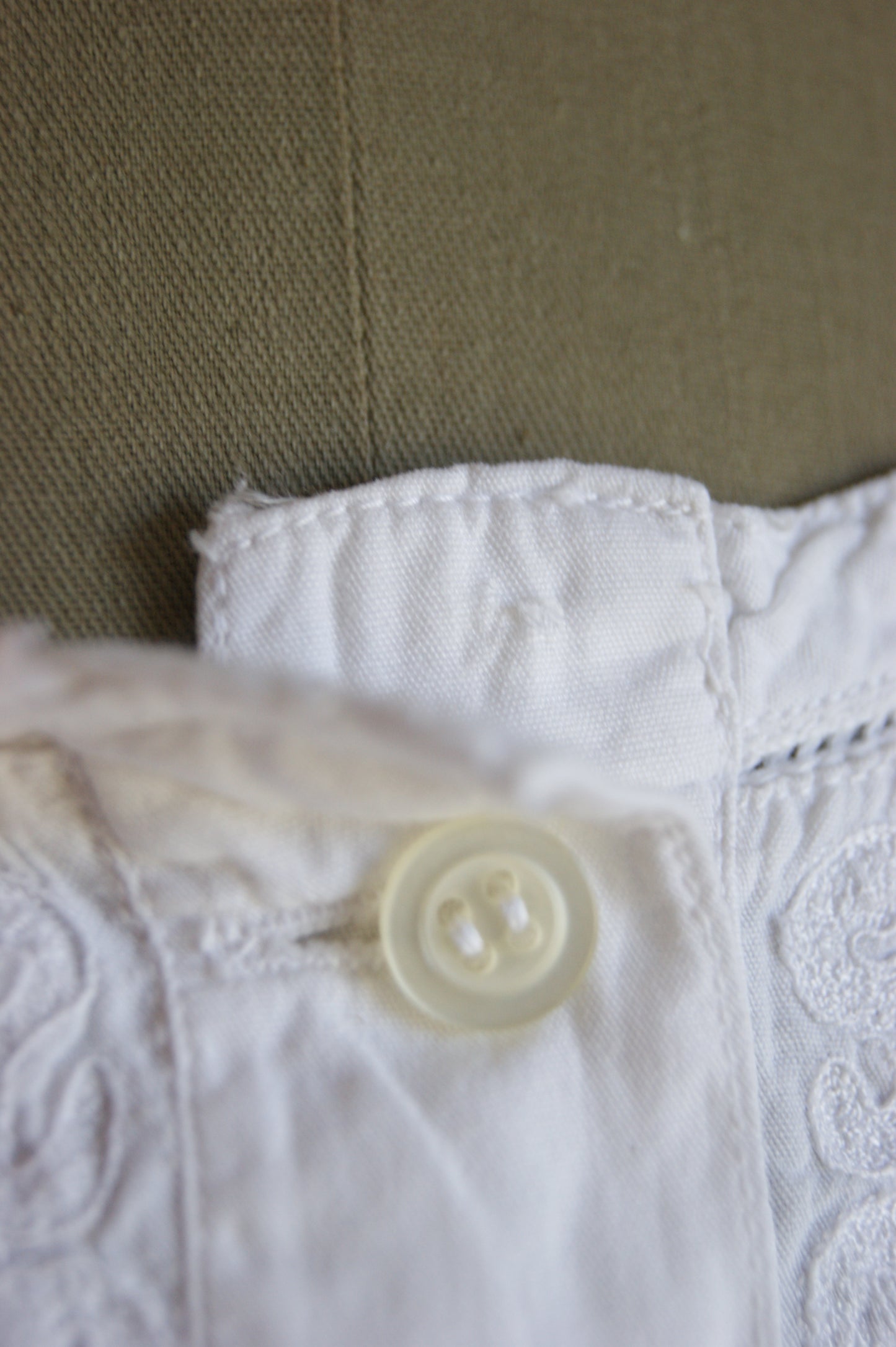 1980s White Cotton Peasant Blouse with Intricate Embroidered Trim - M/L