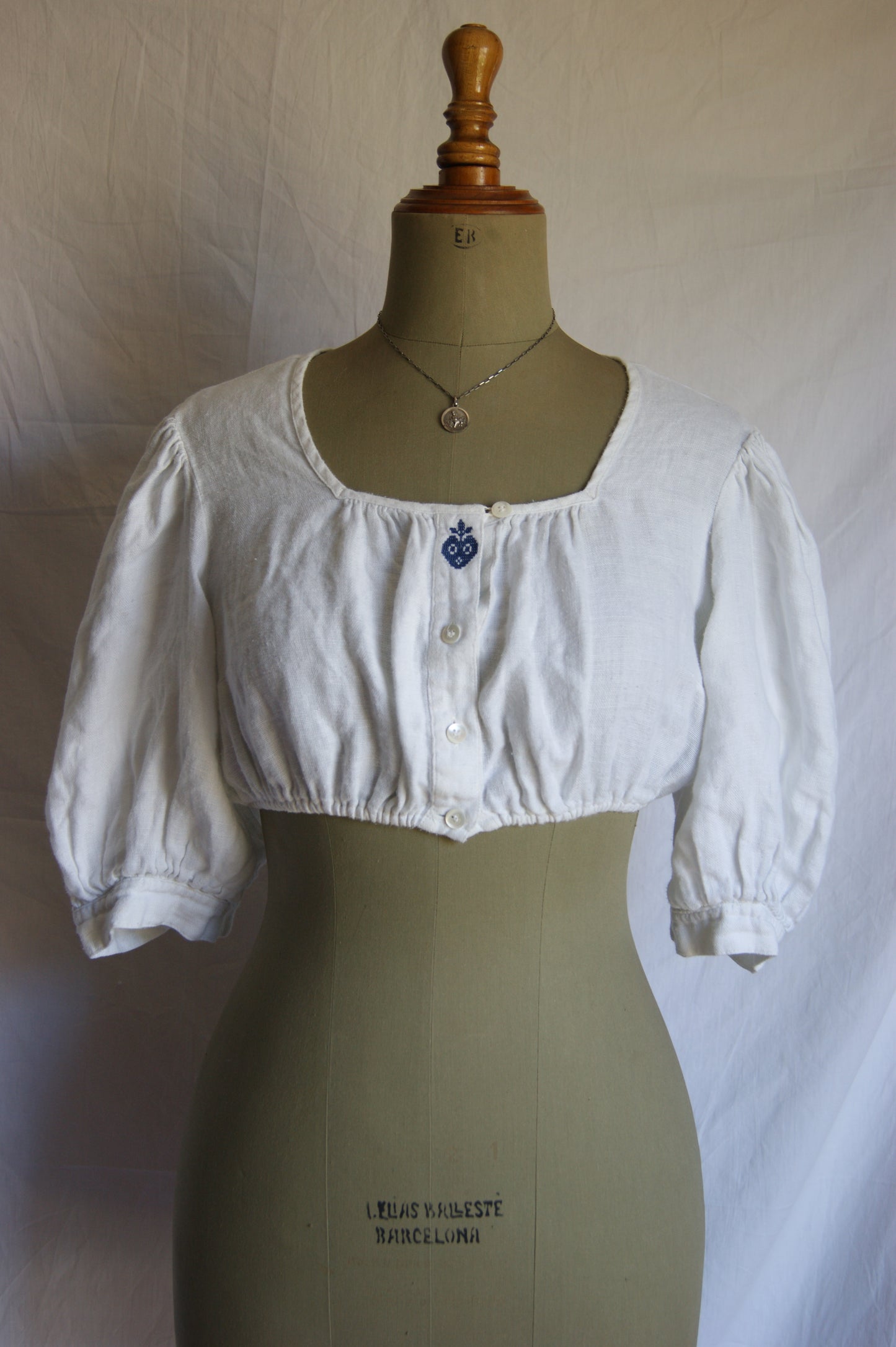 1970s Hand-Embroidered Folk Cotton Crop Blouse with Gathered Sleeves - S/M
