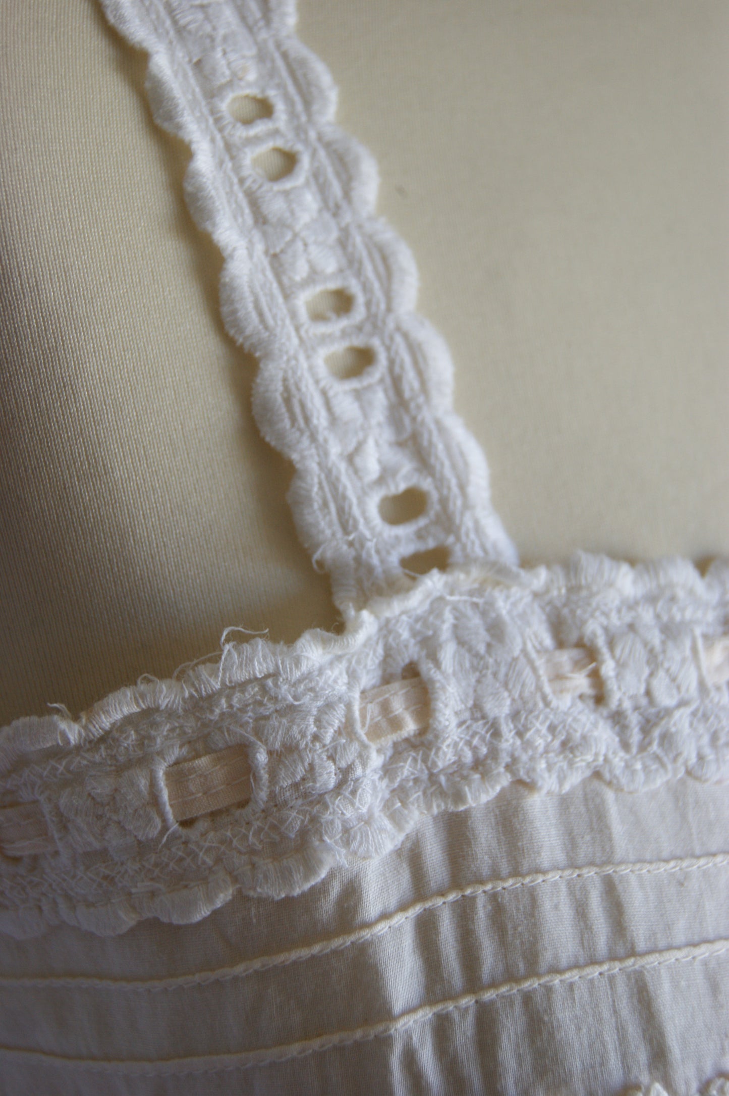 1940s Hand-Made Pale Salmon Cotton Camisole with Lace Trim Bodice - S/M