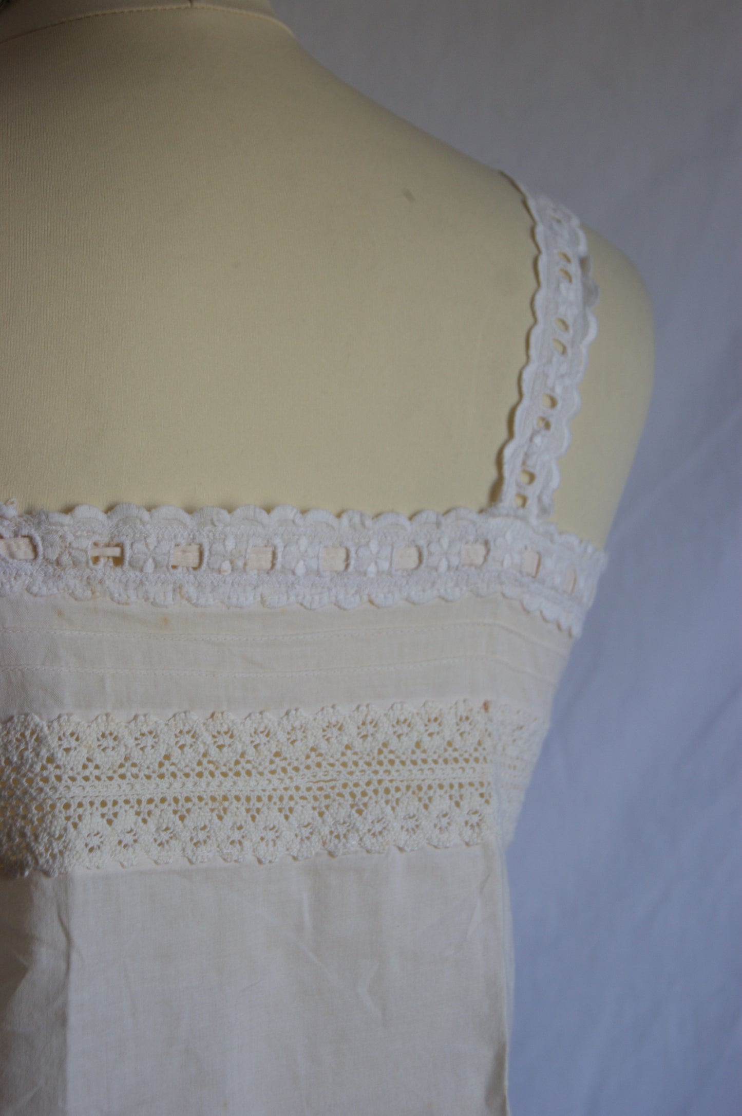 1940s Hand-Made Pale Salmon Cotton Camisole with Lace Trim Bodice - S/M