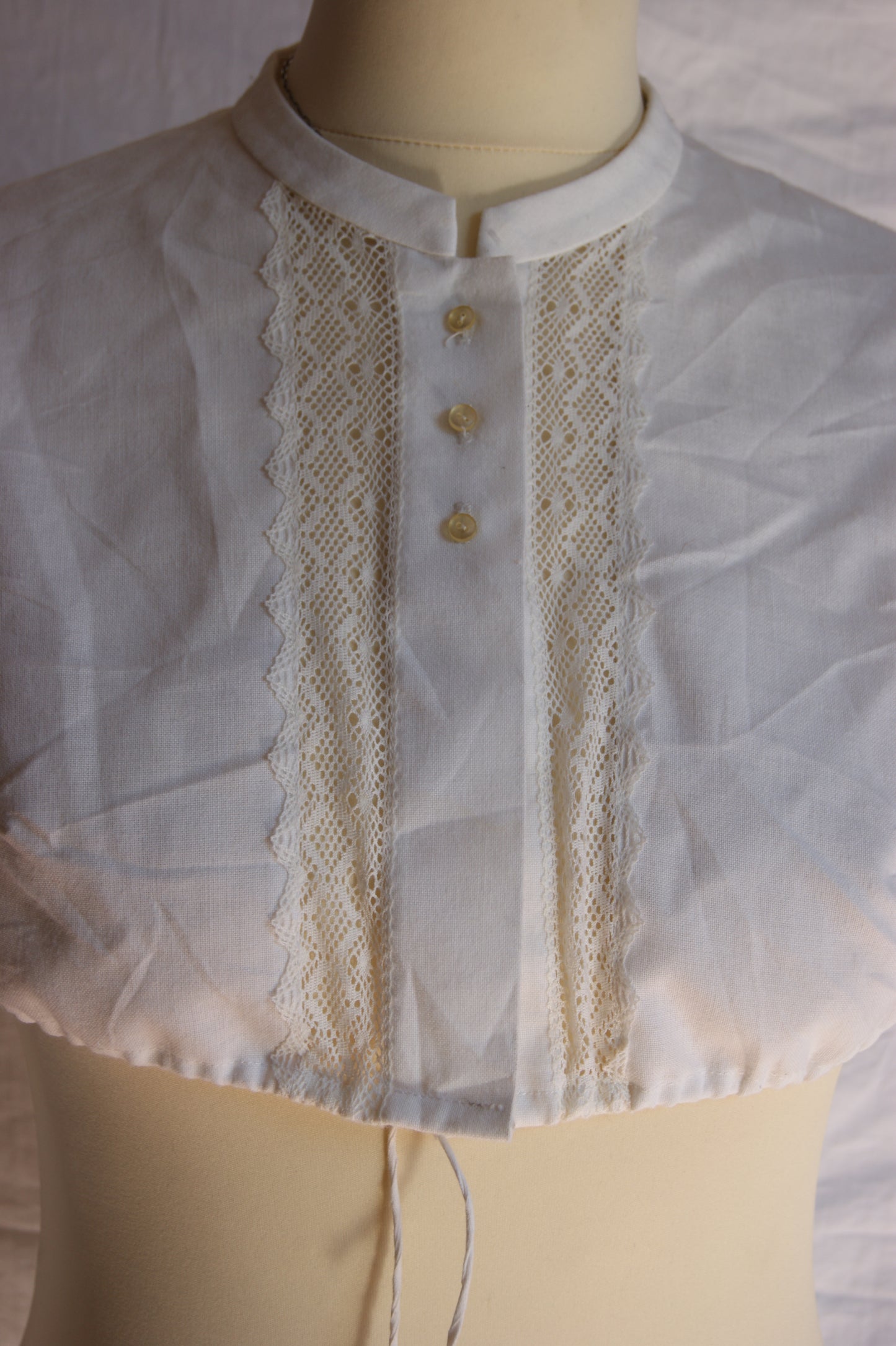 1890s Hand-Crafted Cotton Victorian Crop Blouse with Intricate Lace Trim - S