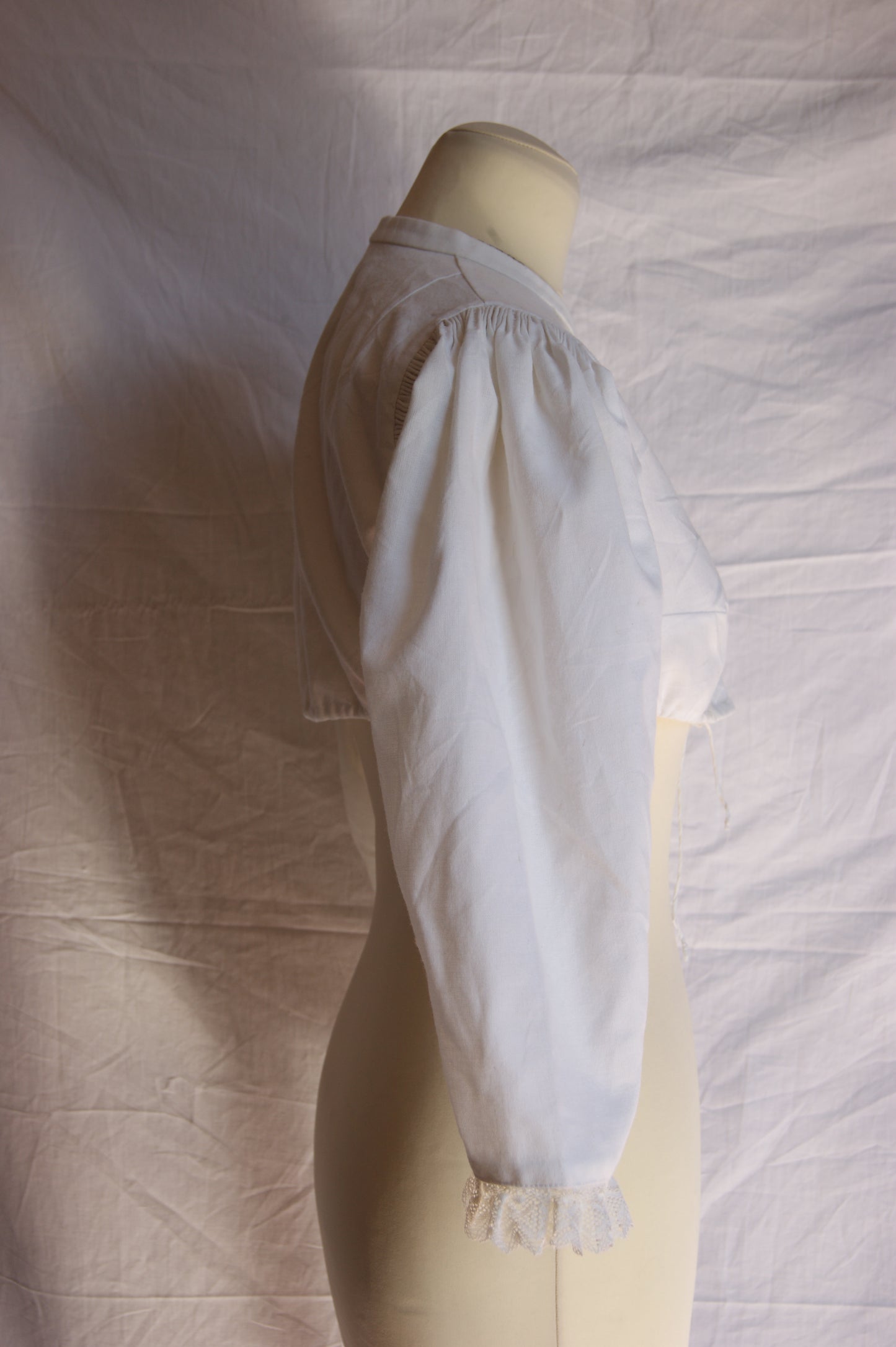 1890s Hand-Crafted Cotton Victorian Crop Blouse with Intricate Lace Trim - S