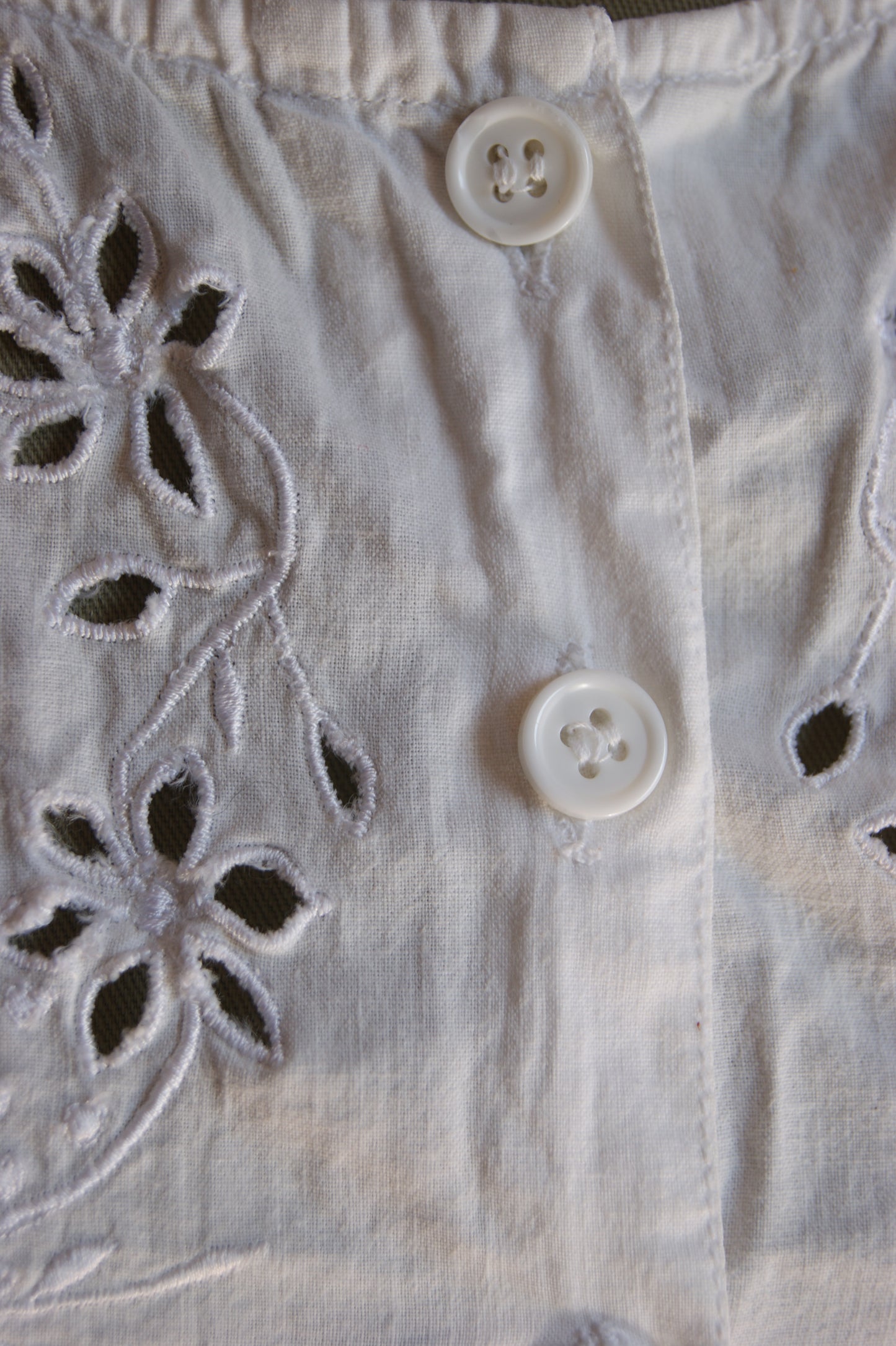 1980s Cotton Eyelet Crop Top with Buttons - XS/S