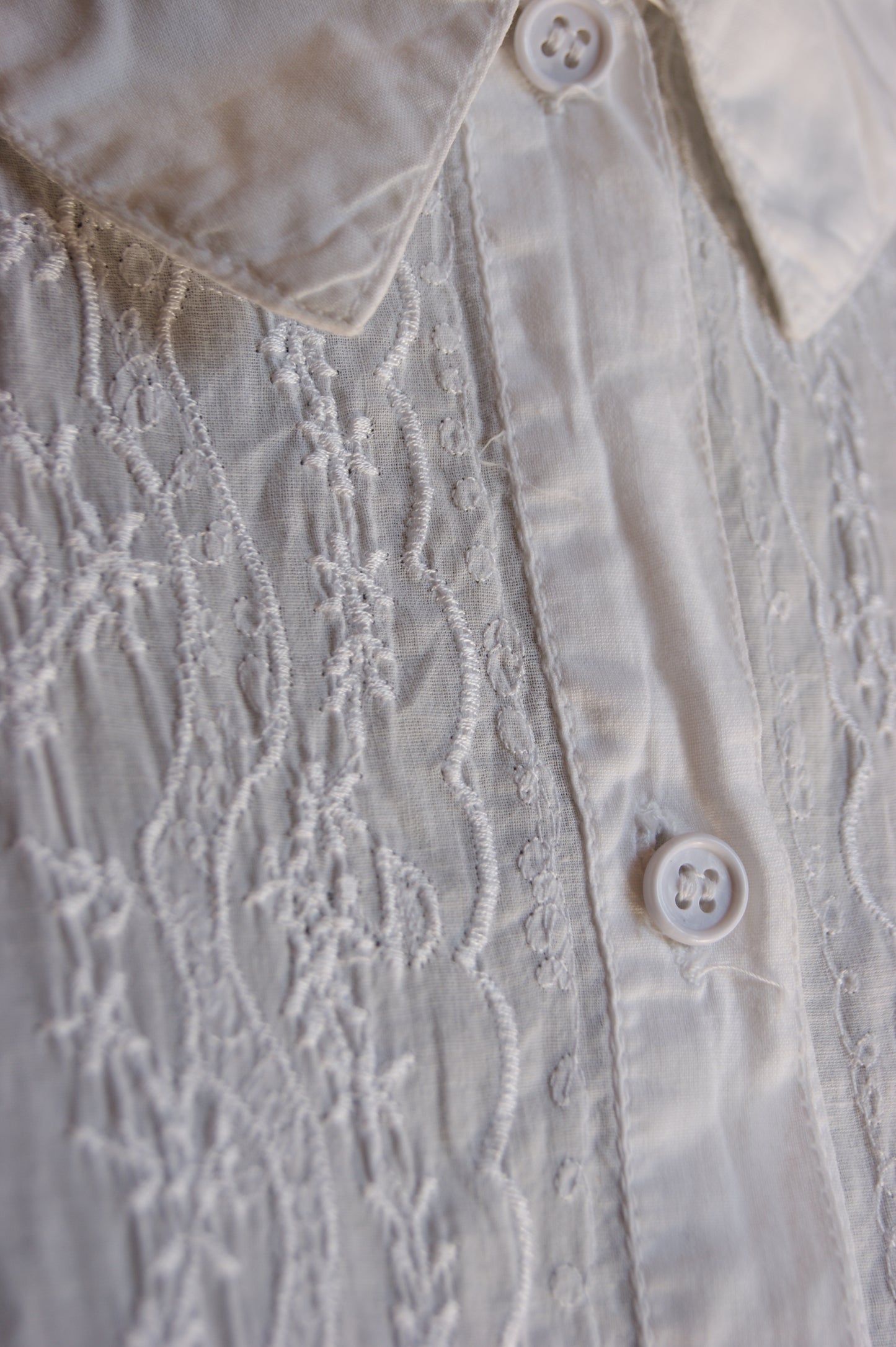 1970s Embroidered Cotton Blouse with Floral Motif - M