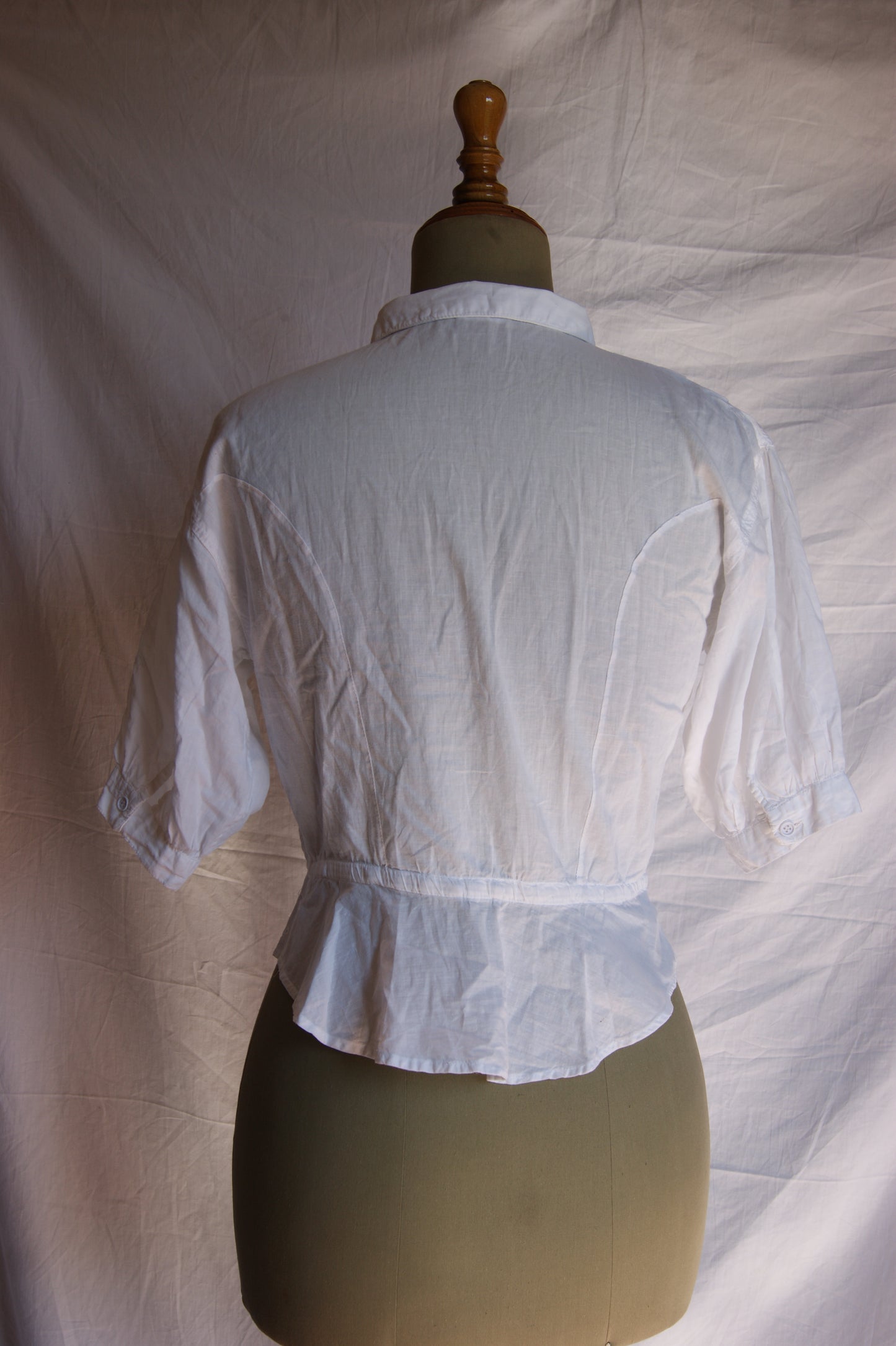 1970s Embroidered Cotton Blouse with Floral Motif - M