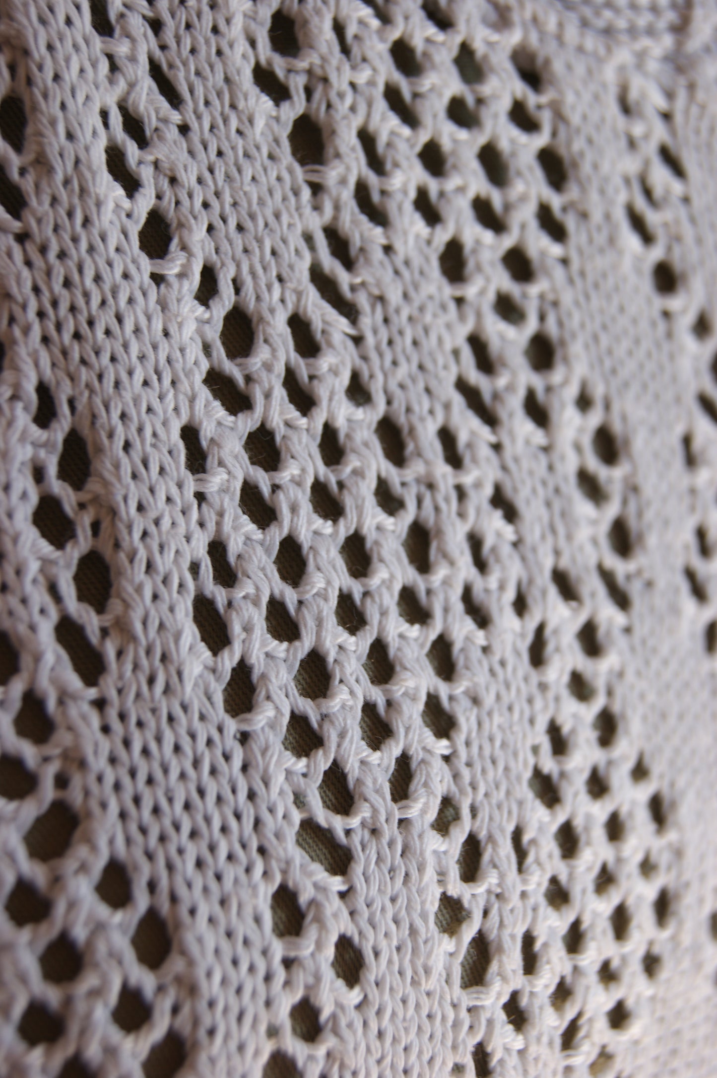 1970s Hand-Crocheted Oversized Cotton Lace Top with Scalloped Edges - M