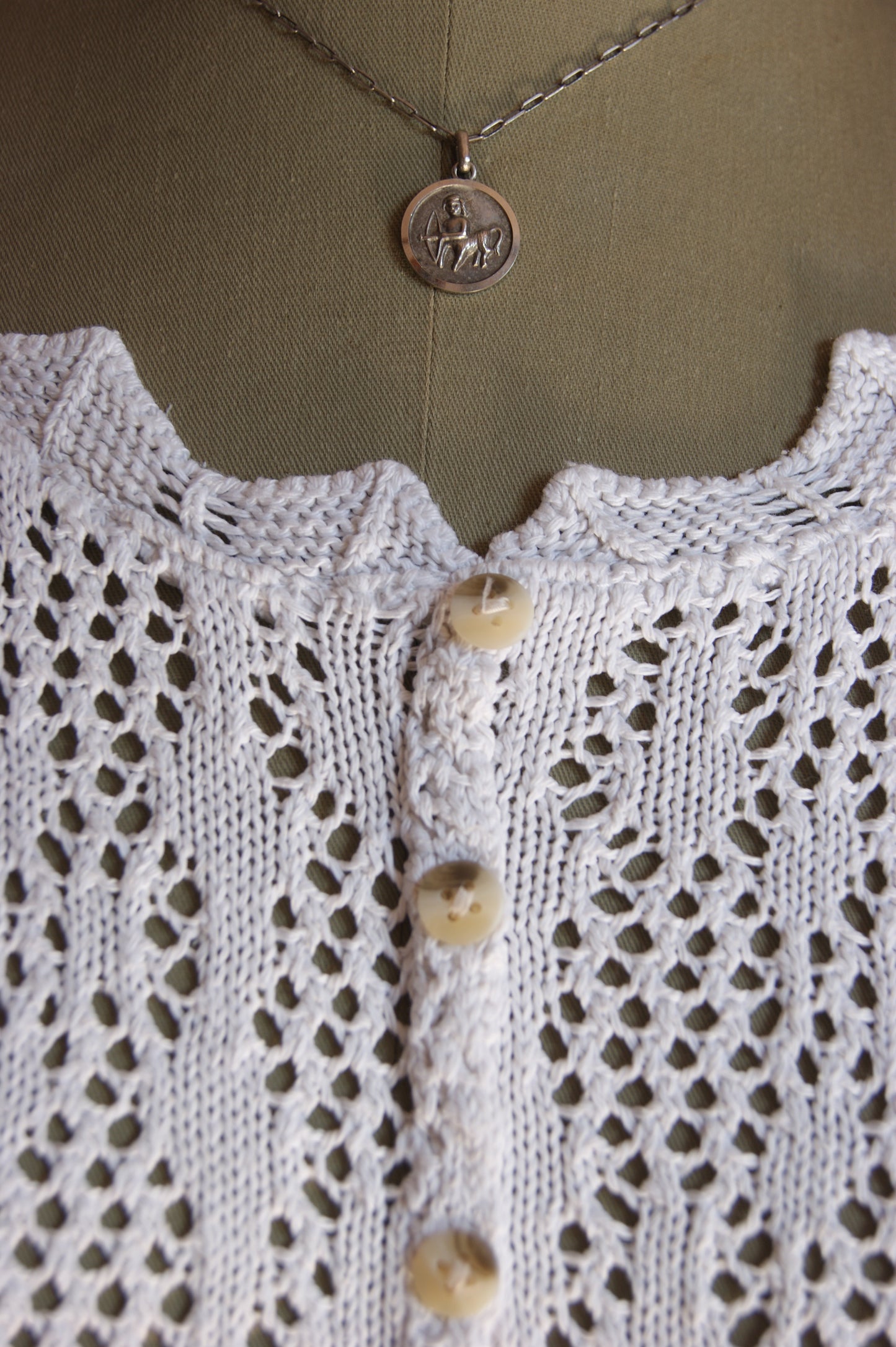 1970s Hand-Crocheted Oversized Cotton Lace Top with Scalloped Edges - M