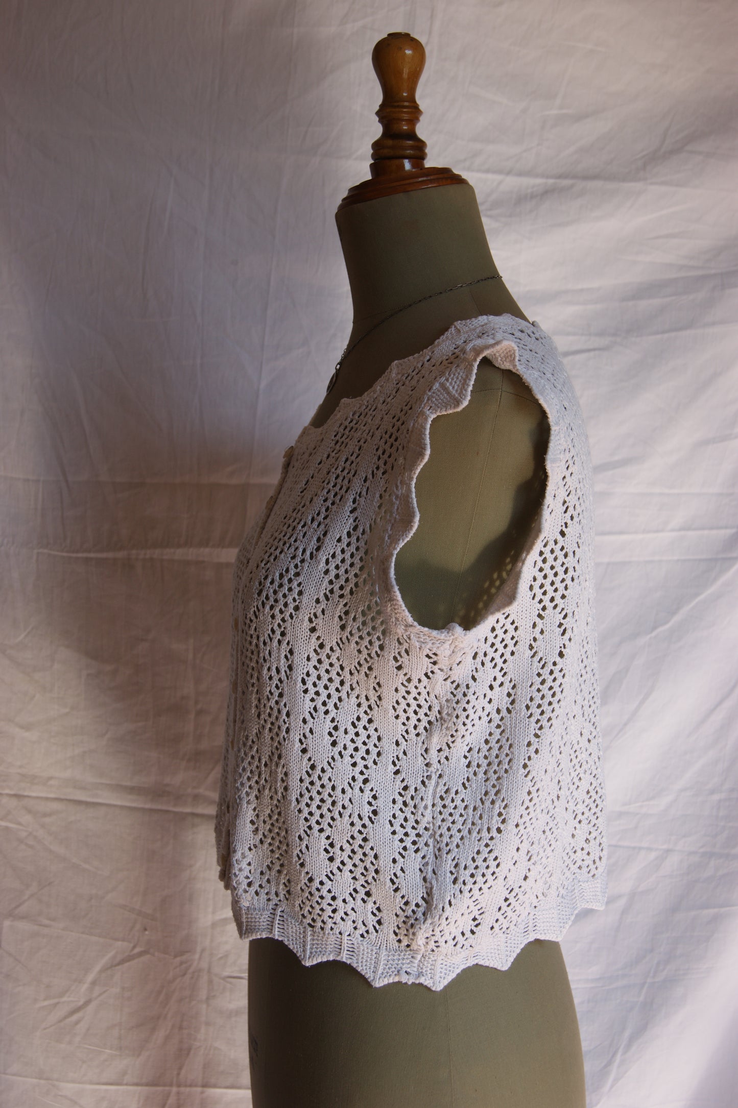 1970s Hand-Crocheted Oversized Cotton Lace Top with Scalloped Edges - M