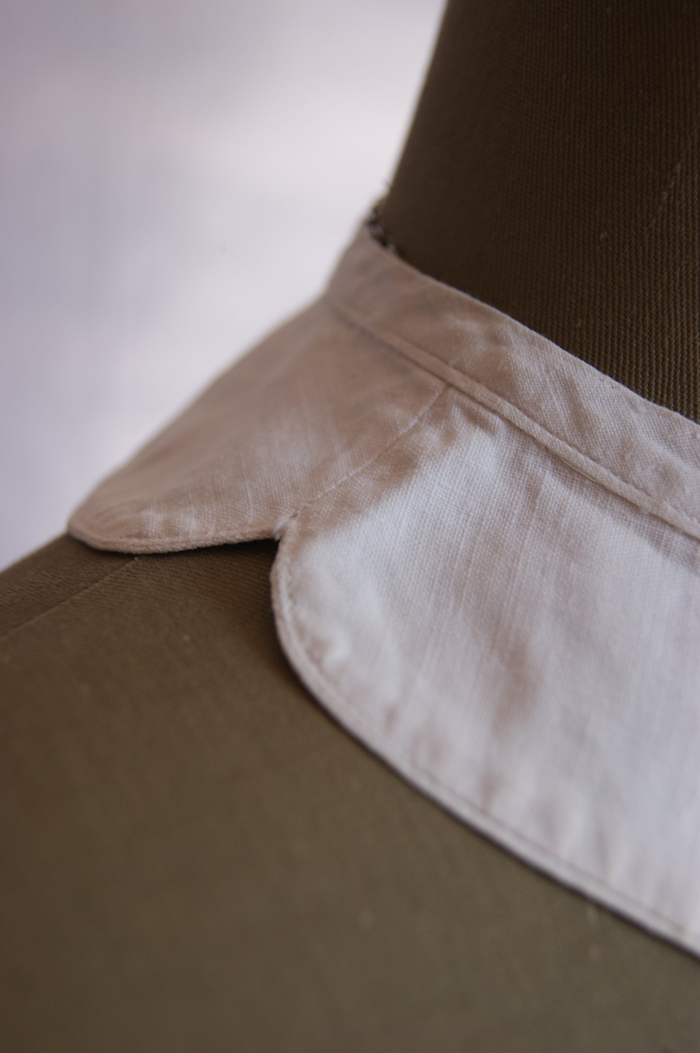 1920s Hand-Stitched White Cotton Collar with Scalloped Edges