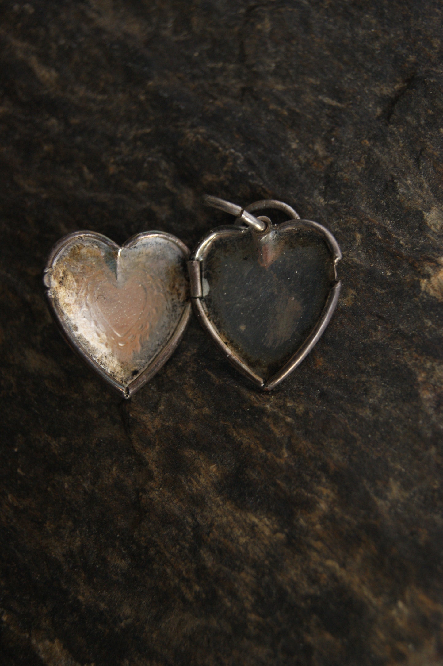 1920s Antique Heart Photo Locket
