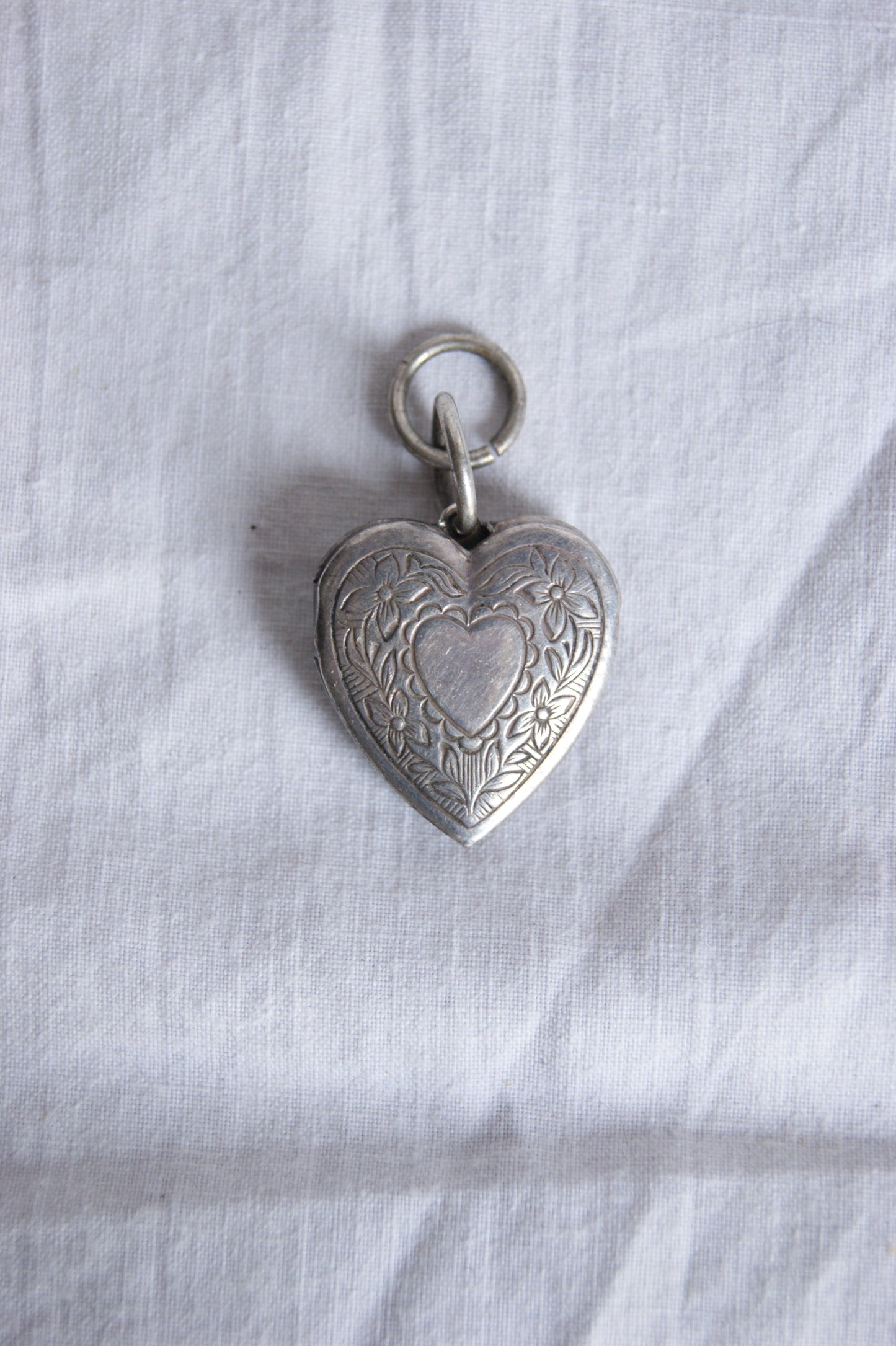 1920s Antique Heart Photo Locket