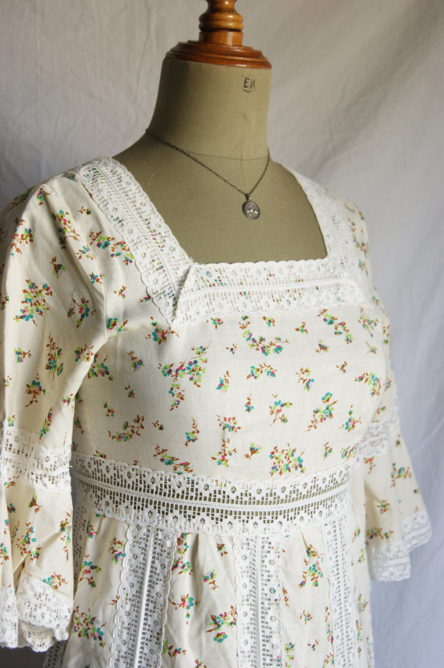 1970s Hand-Sewn Prairie Dress in Cream with Delicate Floral Print - S/M